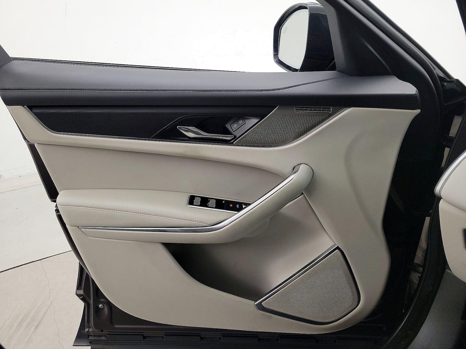 2023 Jaguar F-Pace S - Photo 13