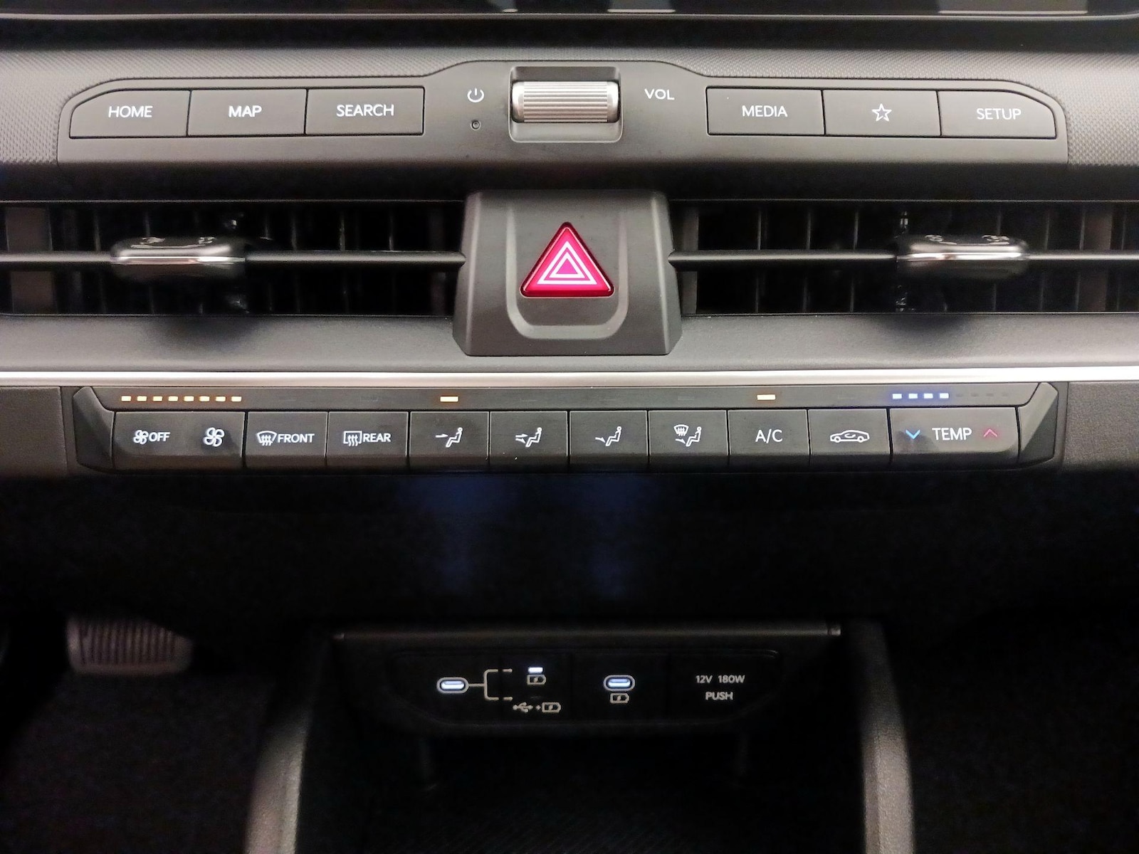 2025 Kia K4 LXS - Photo 17