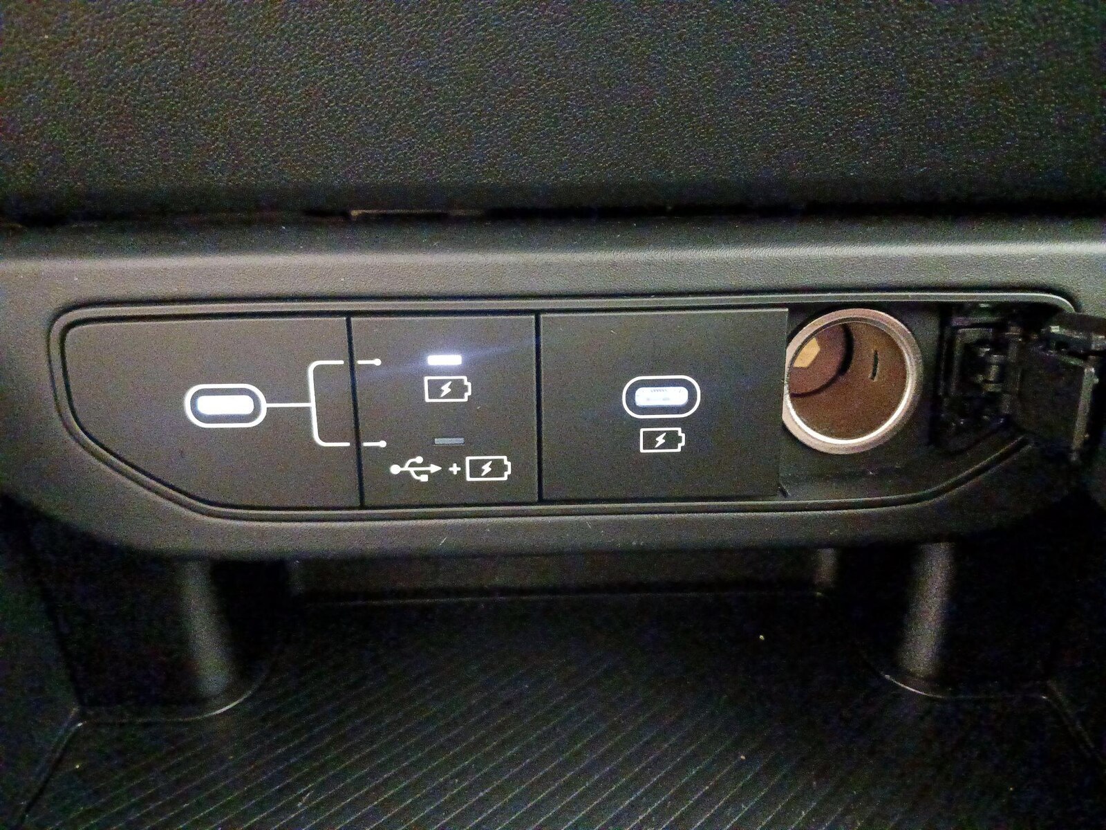 2025 Kia K4 LXS - Photo 19