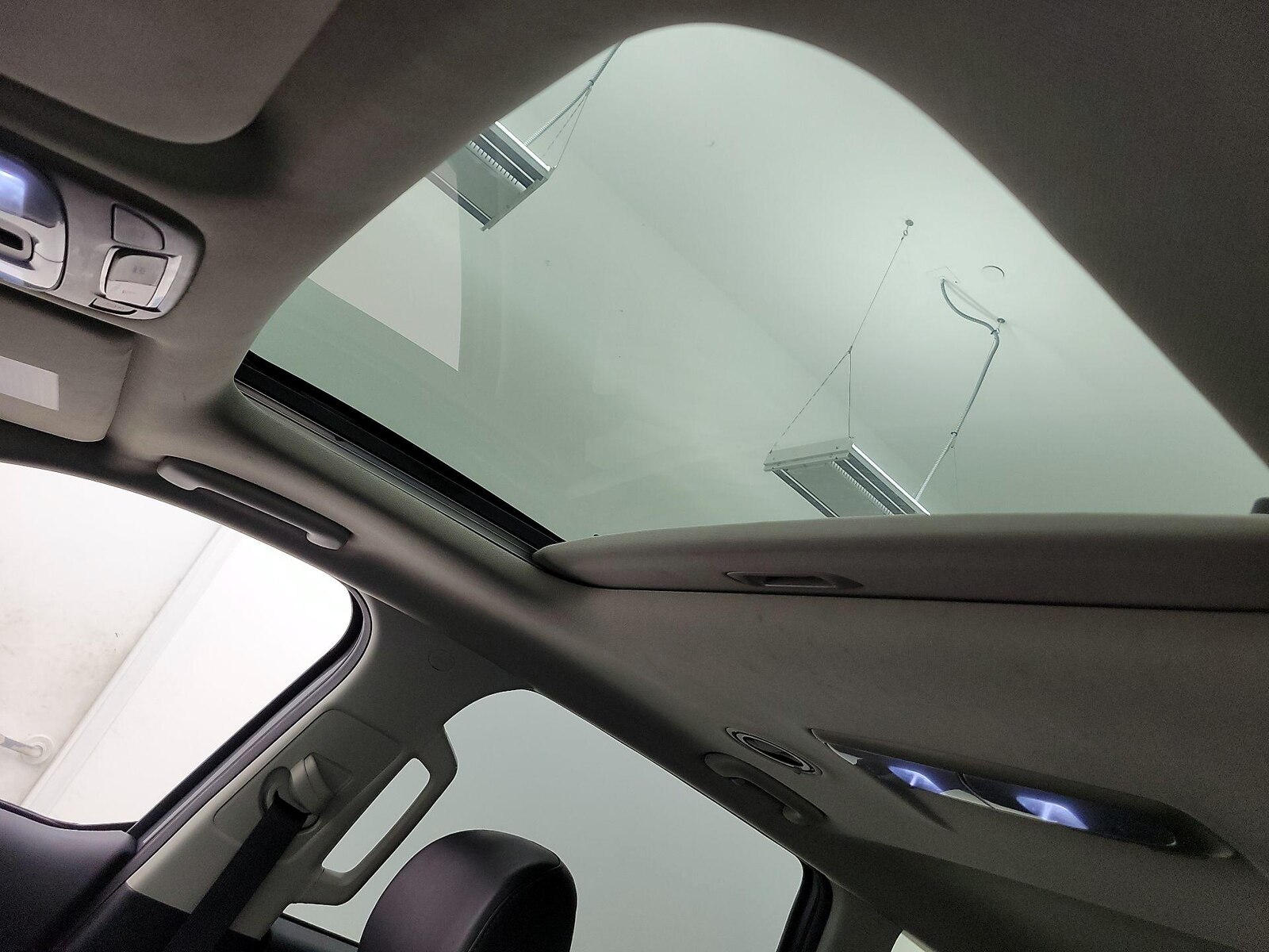 Sunroof(s) & Overhead Airbags