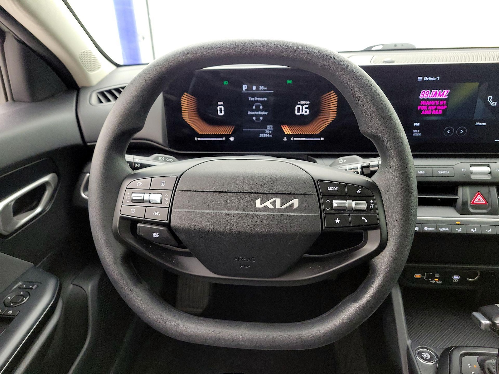2025 Kia K4 LXS - Photo 11
