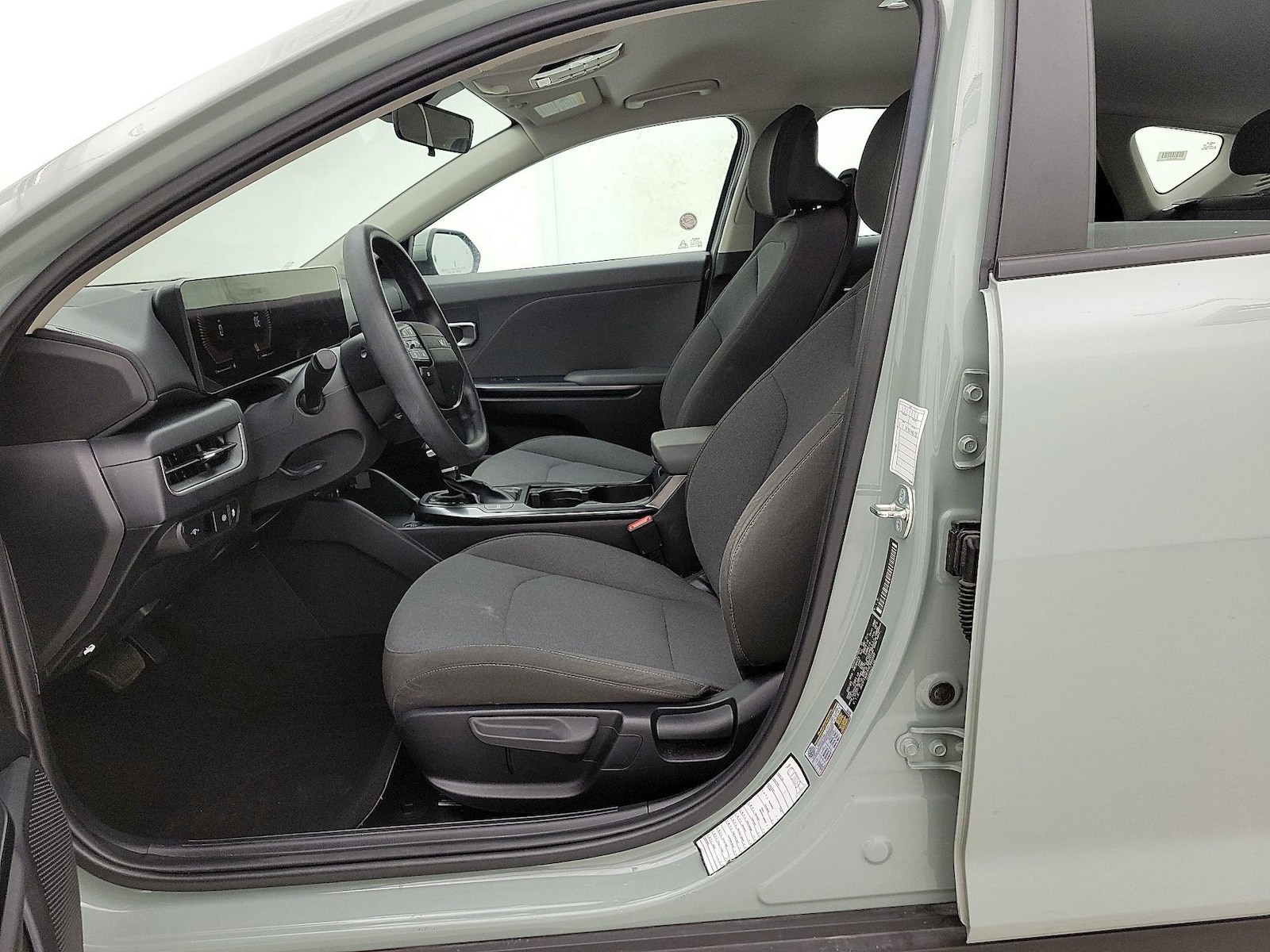 2025 Kia K4 LXS - Photo 12