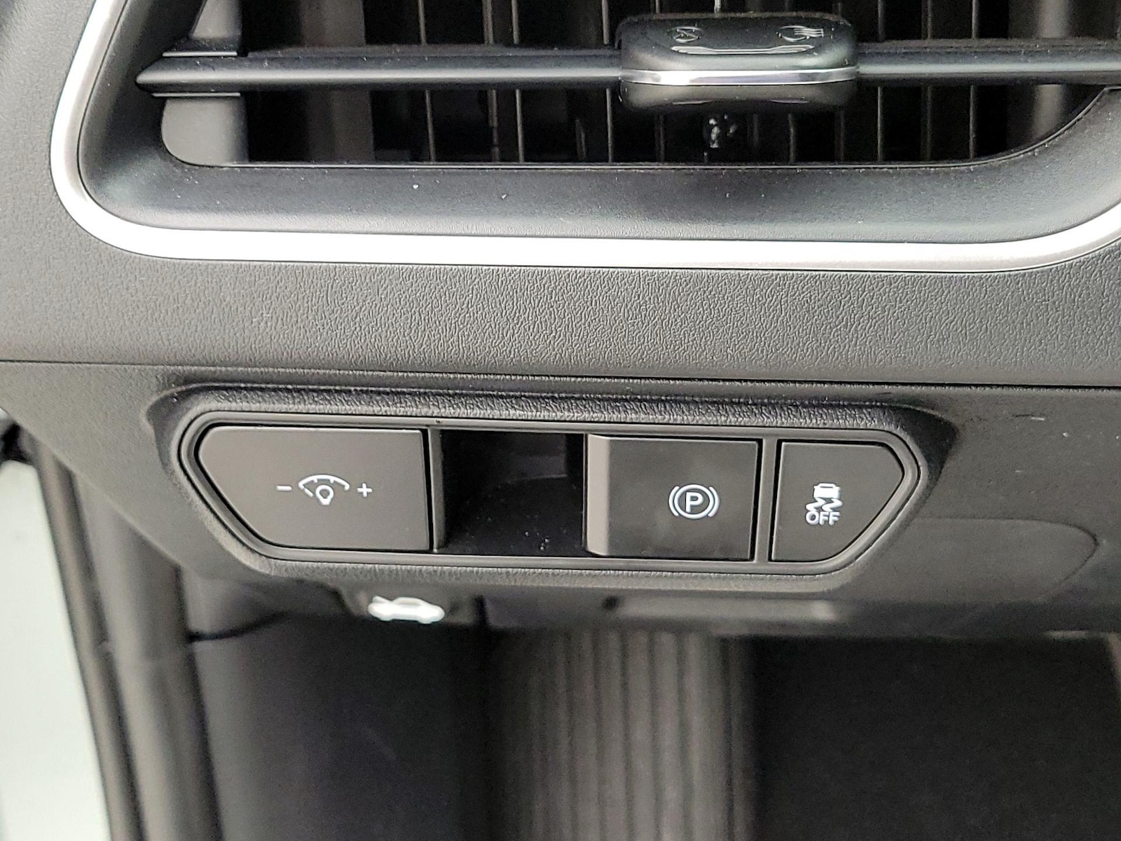 2025 Kia K4 LXS - Photo 14