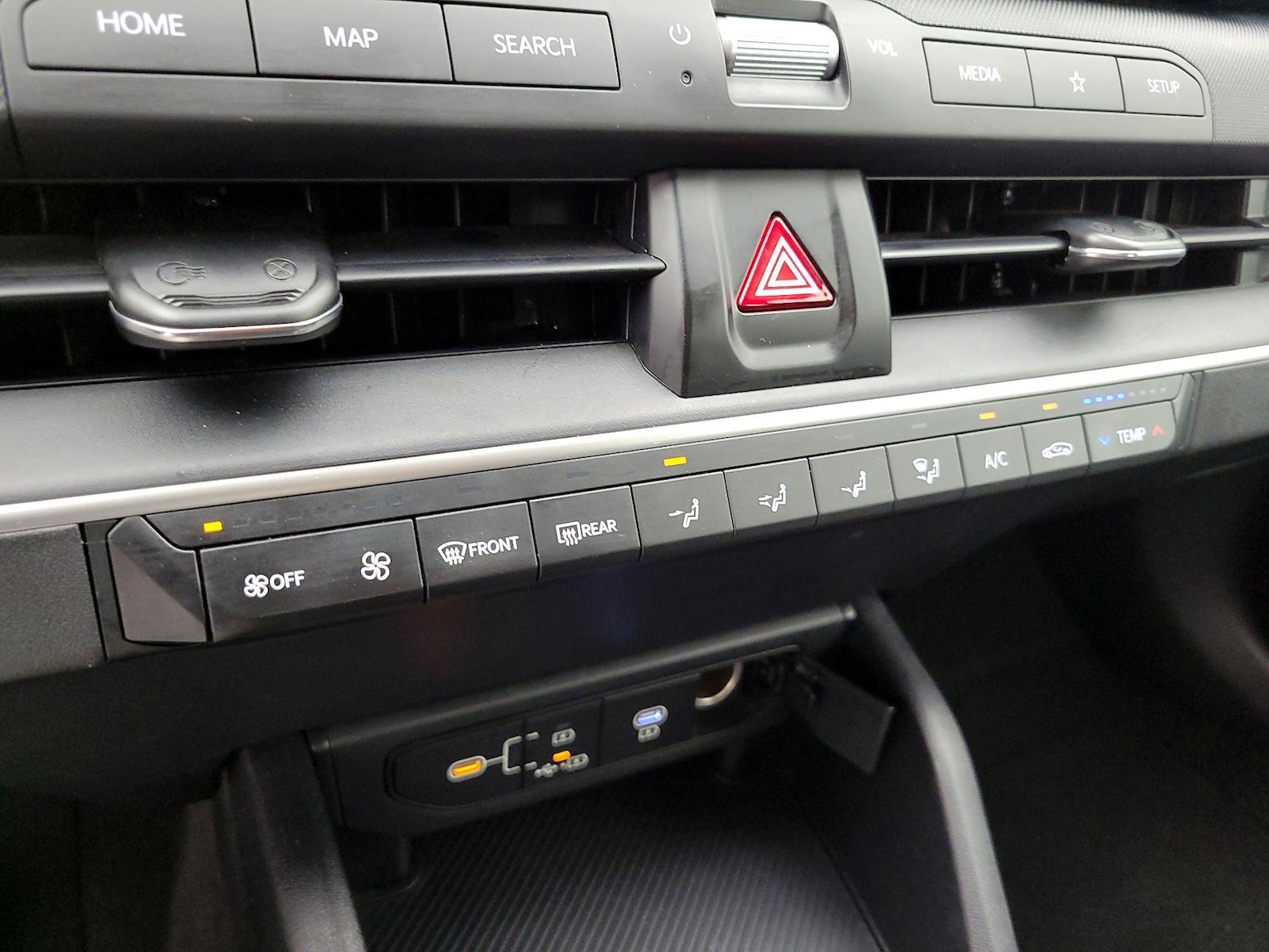 2025 Kia K4 LXS - Photo 17