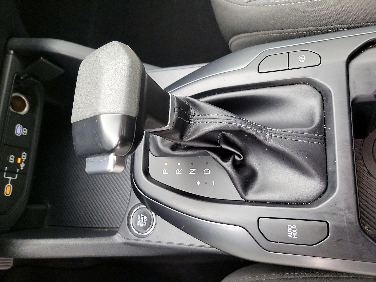 2025 Kia K4 LXS - Photo 18