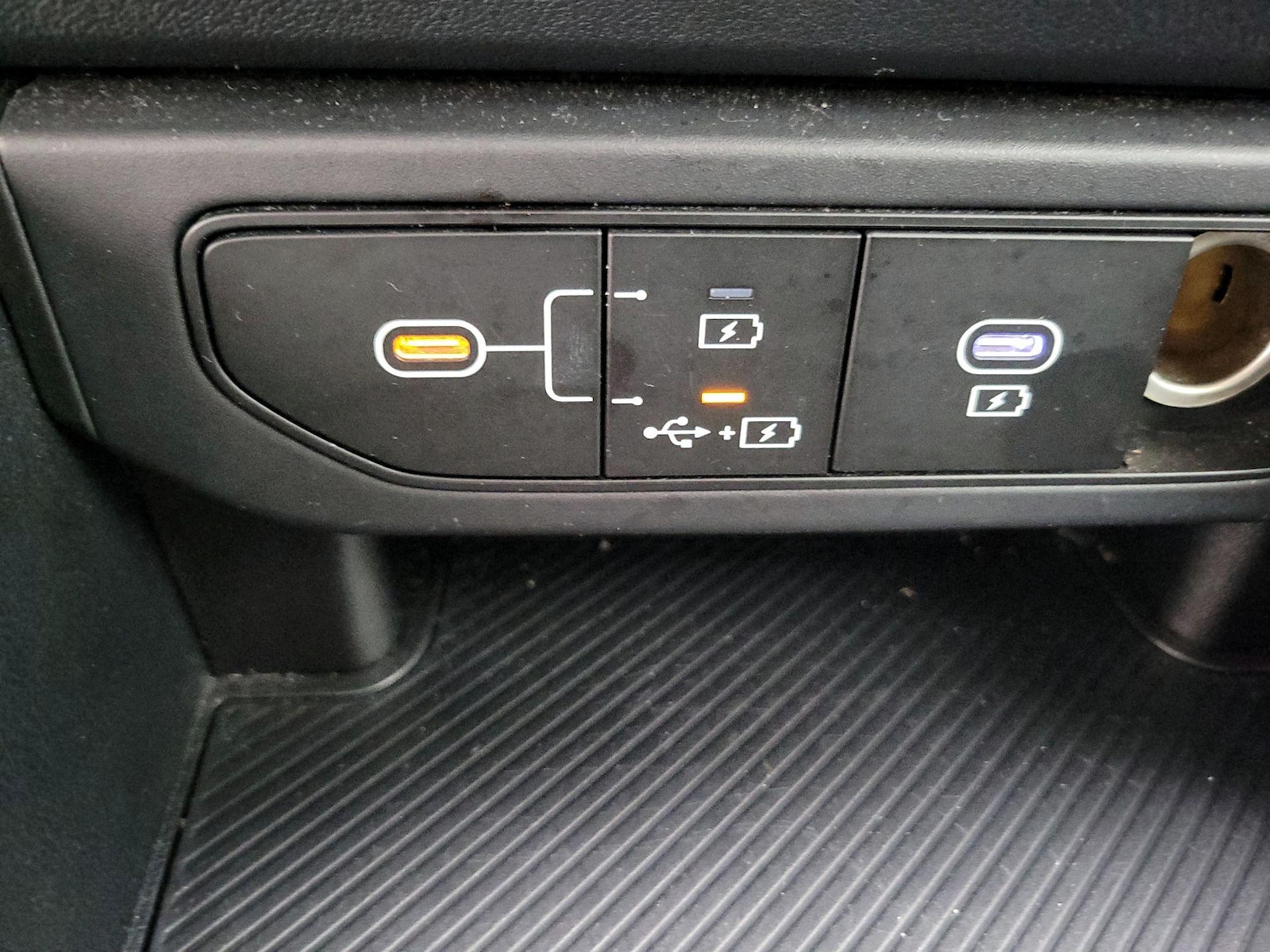 2025 Kia K4 LXS - Photo 19