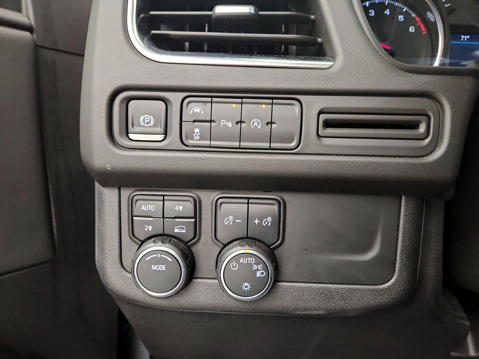 2024 Chevrolet Suburban LS - Photo 14