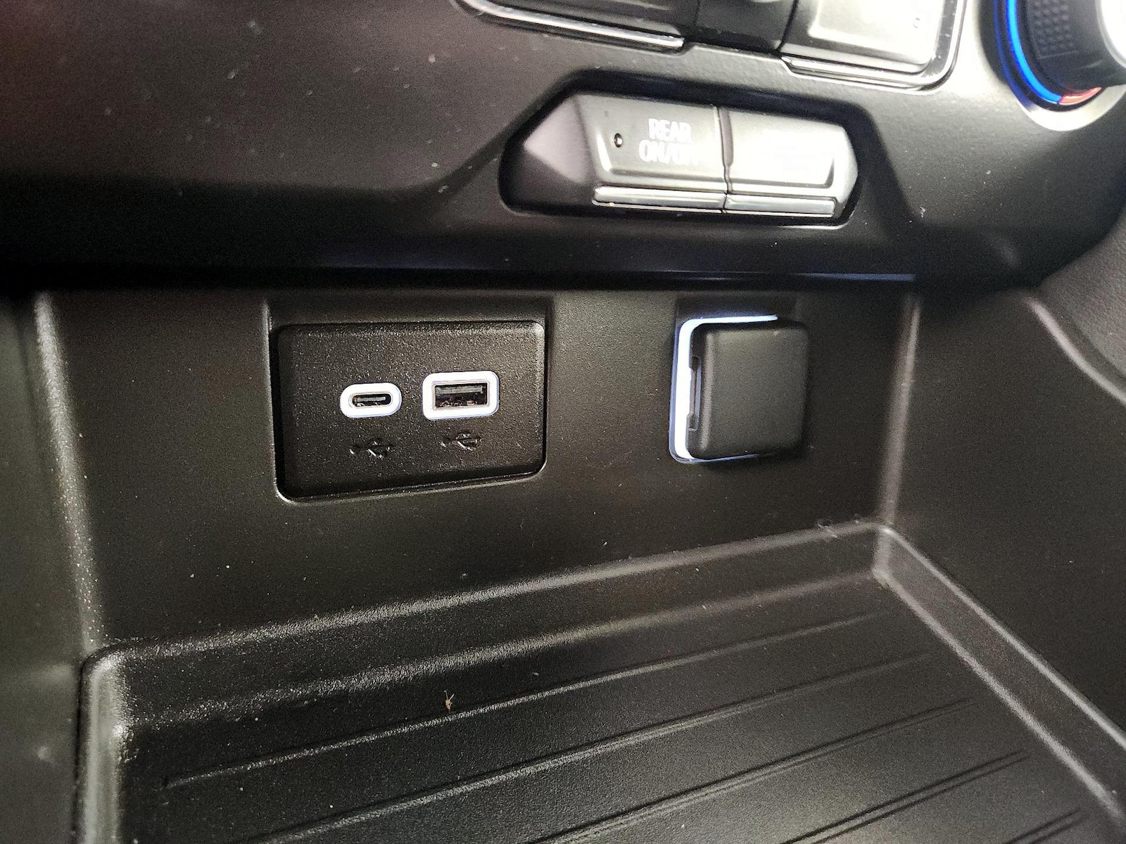 2024 Chevrolet Suburban LS - Photo 19