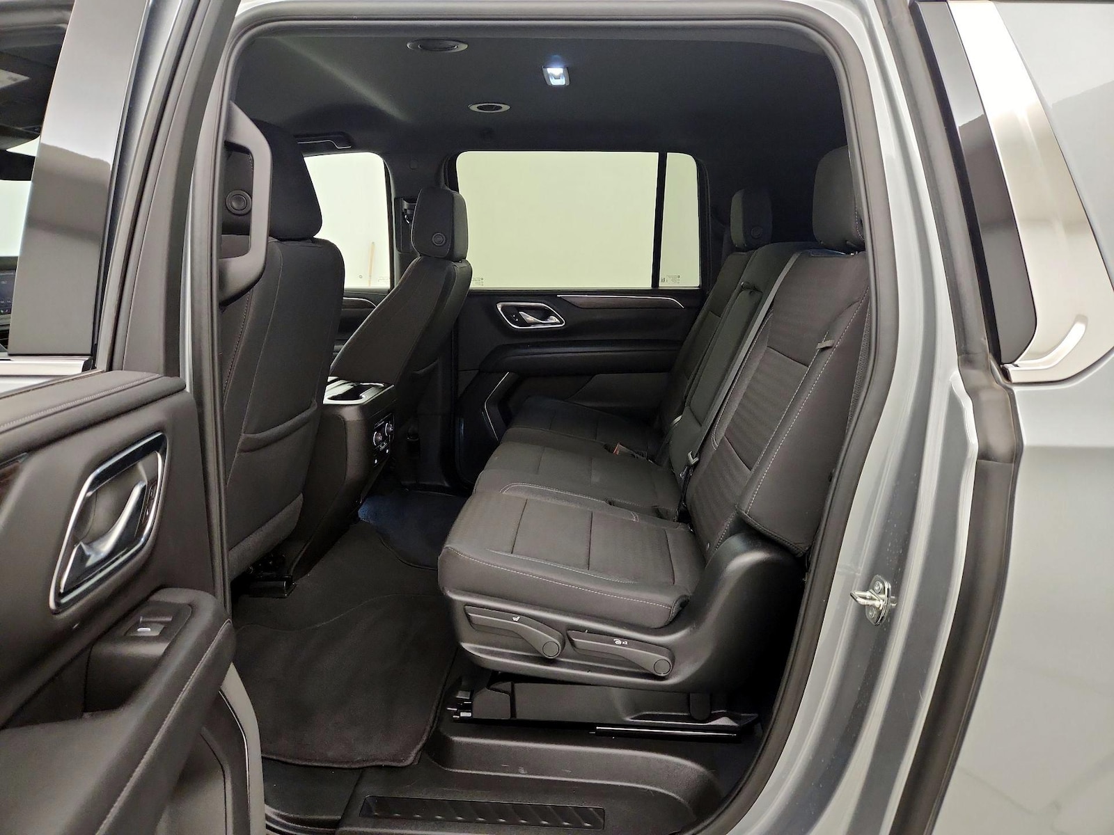 2024 Chevrolet Suburban LS - Photo 20