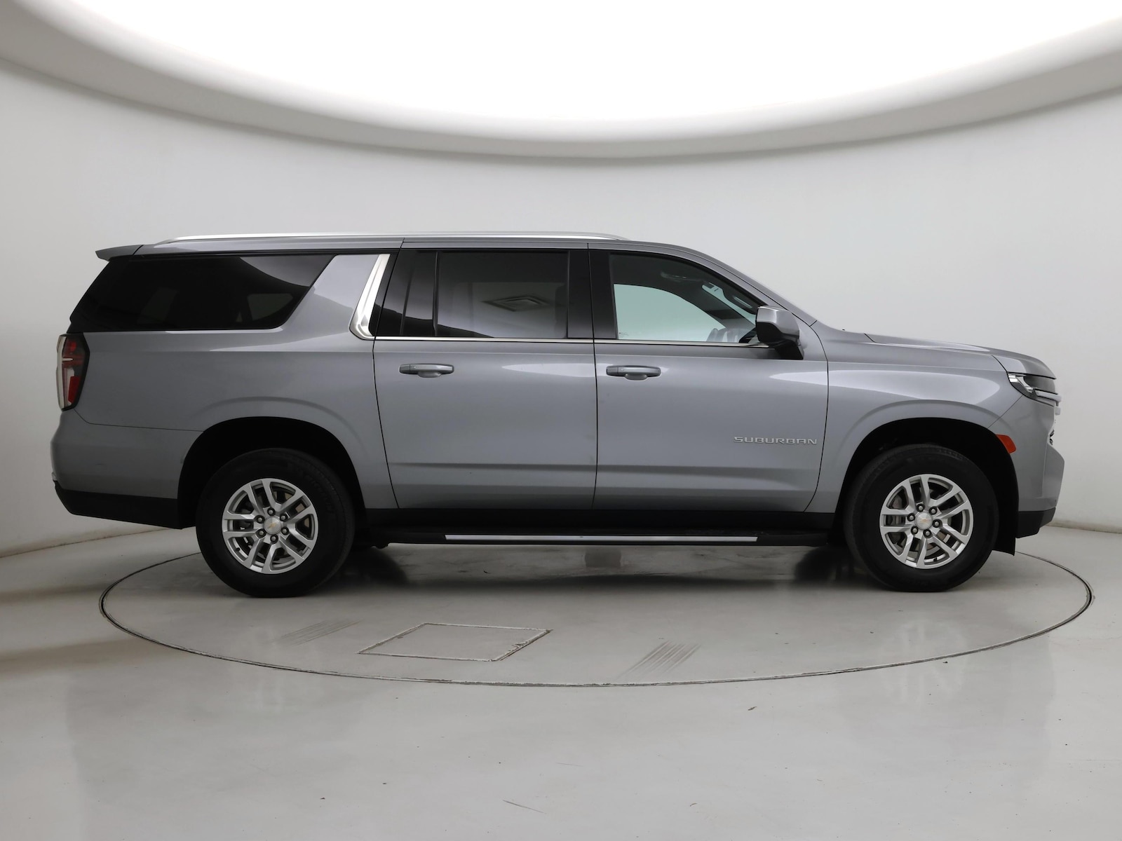 2024 Chevrolet Suburban LS - Photo 8