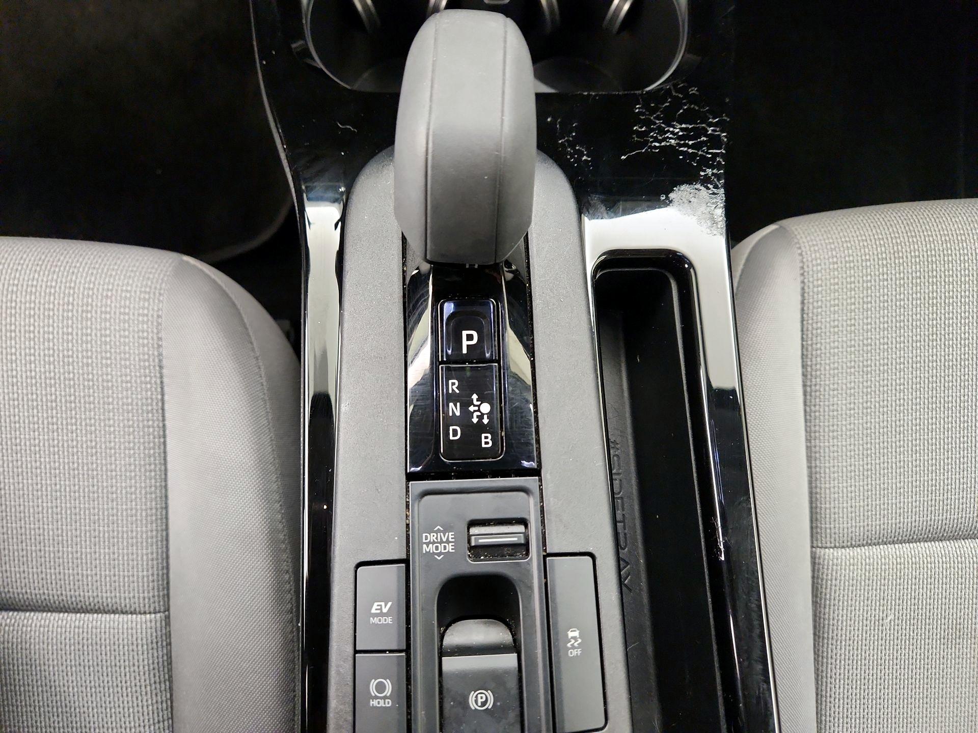 Thumbnail: 2024 Toyota Prius - 17