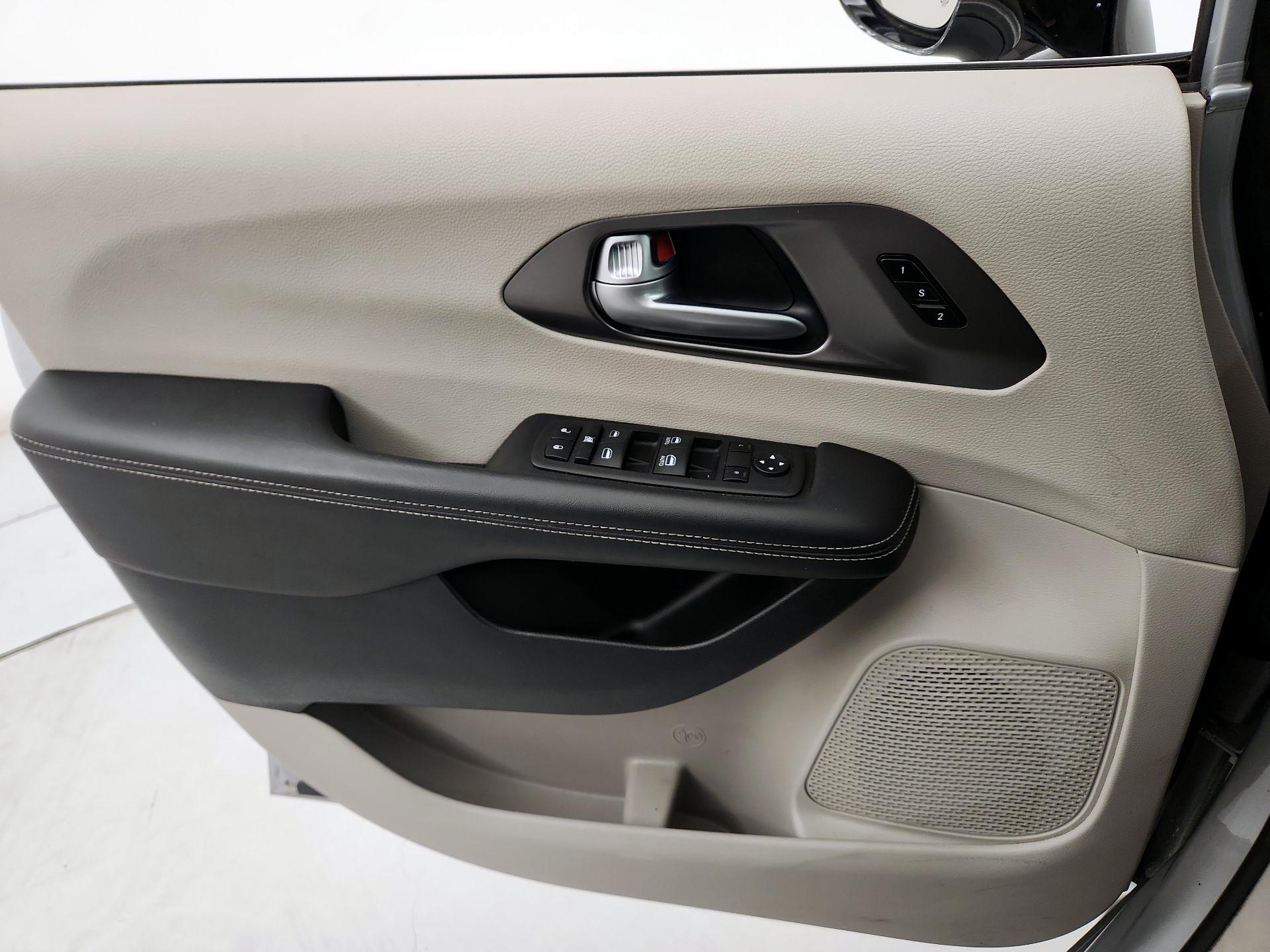 Thumbnail: 2024 Chrysler Pacifica - 12