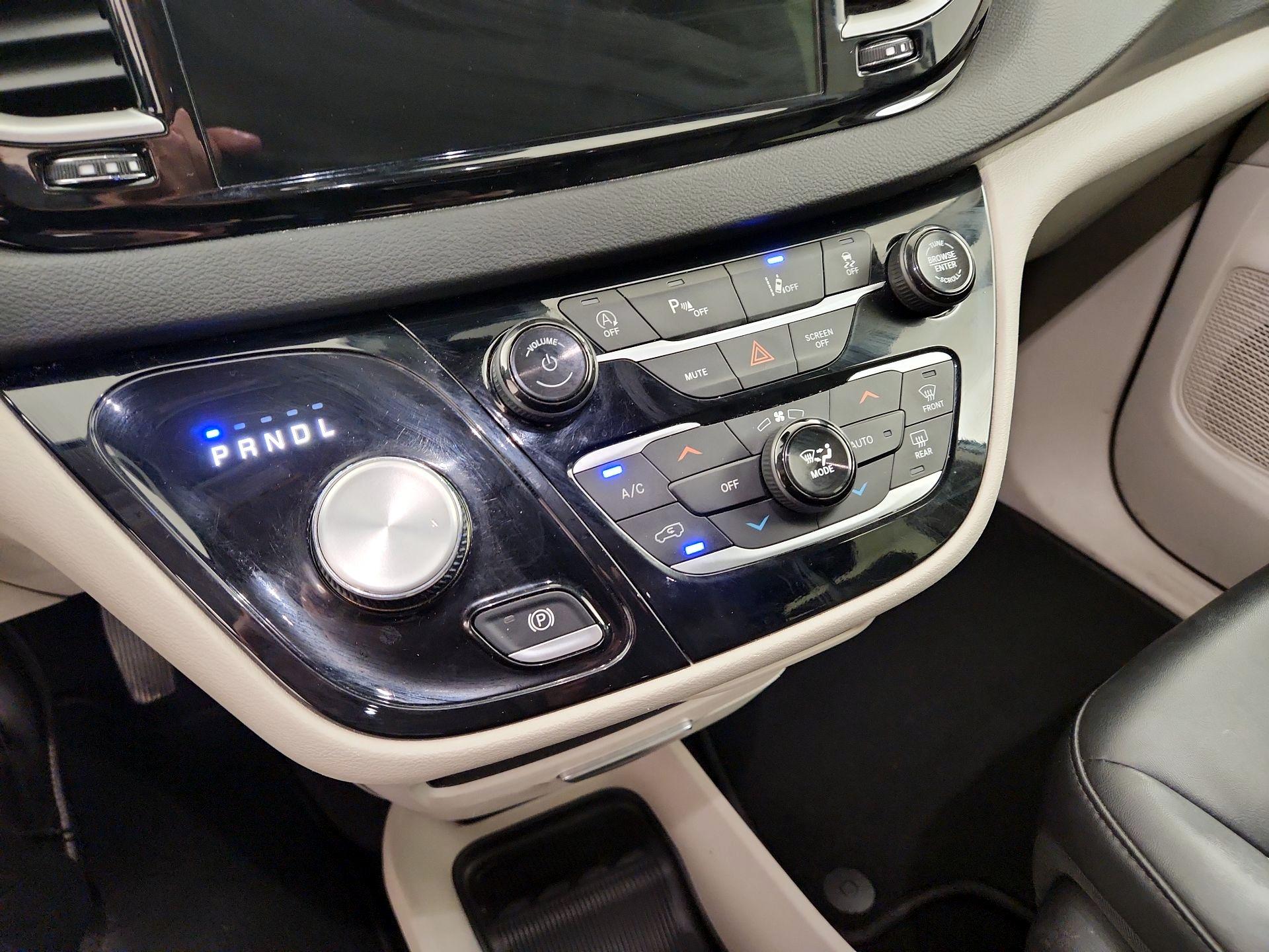 Thumbnail: 2024 Chrysler Pacifica - 16