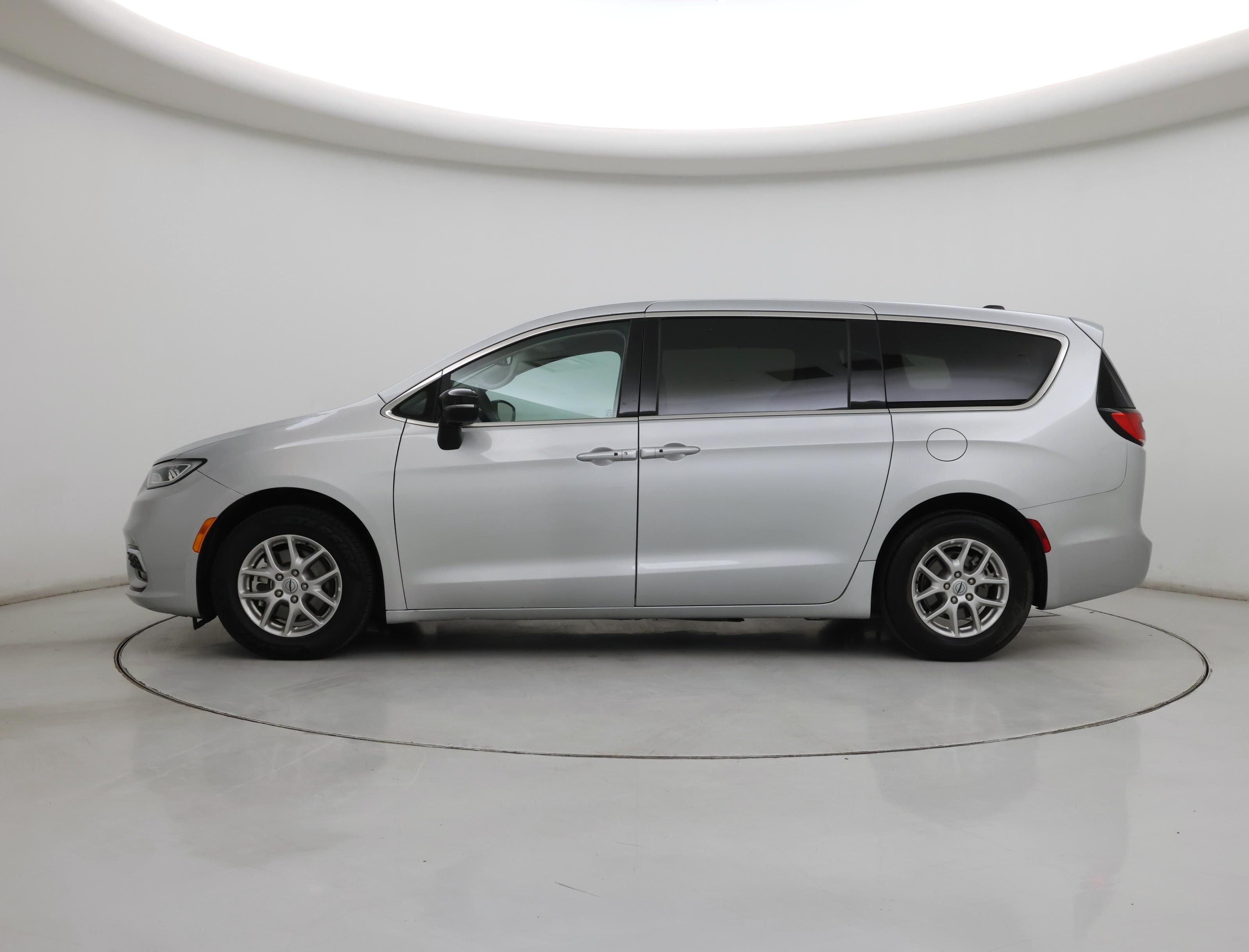 Thumbnail: 2024 Chrysler Pacifica - 3