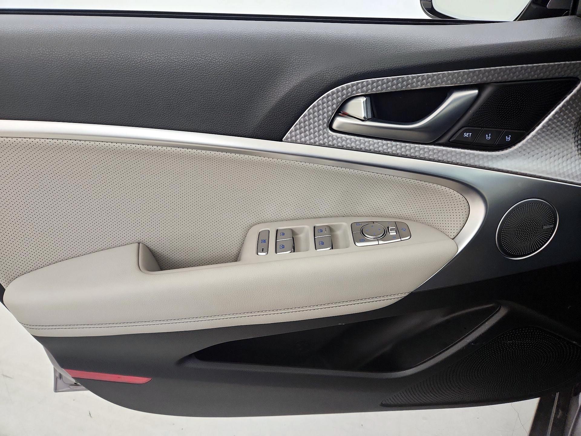 Thumbnail: 2023 Genesis G70 - 12
