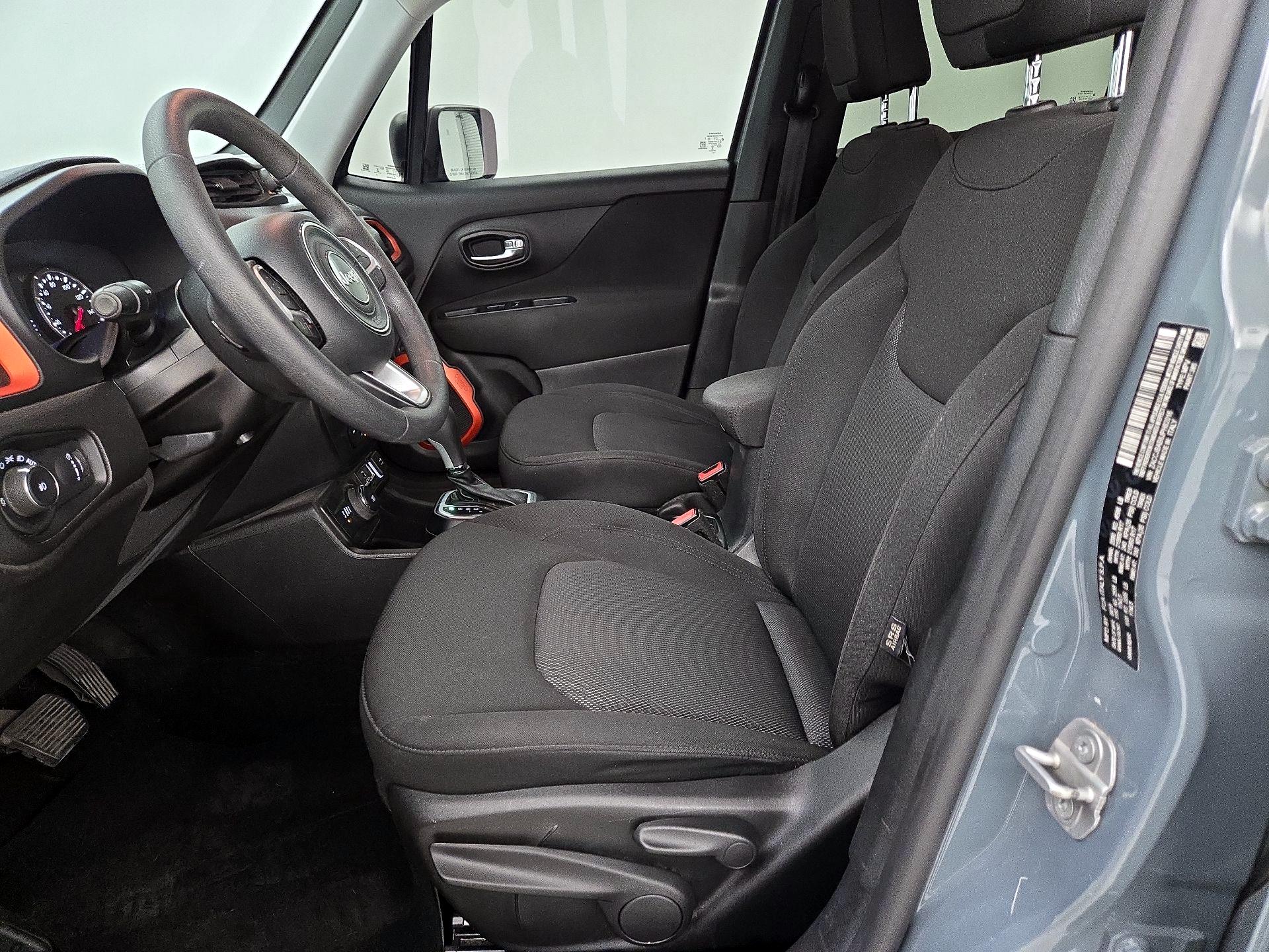 Thumbnail: 2018 Jeep Renegade - 11