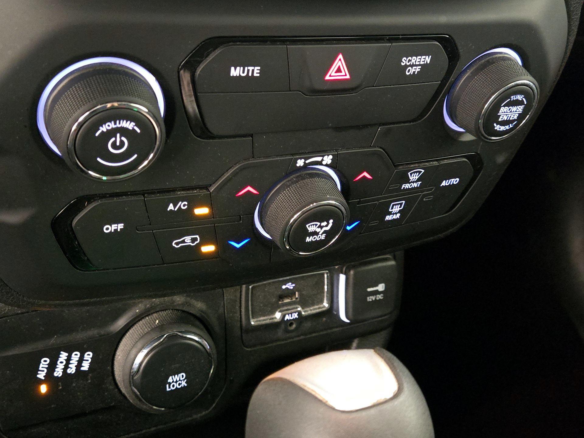 Thumbnail: 2018 Jeep Renegade - 16
