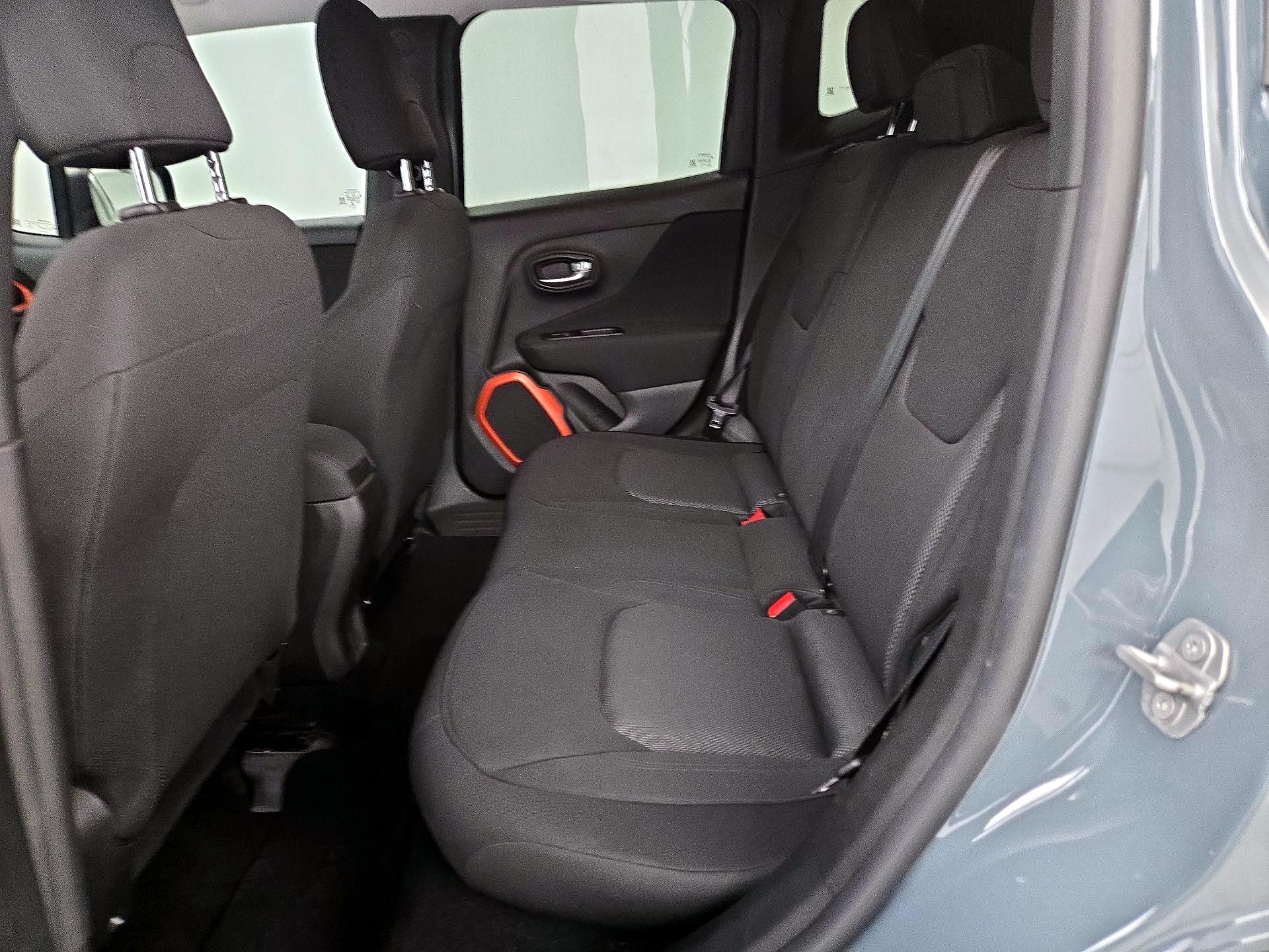 Thumbnail: 2018 Jeep Renegade - 20