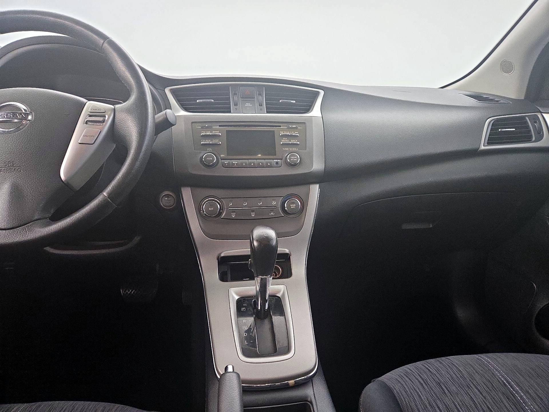Thumbnail: 2014 Nissan Sentra - 9