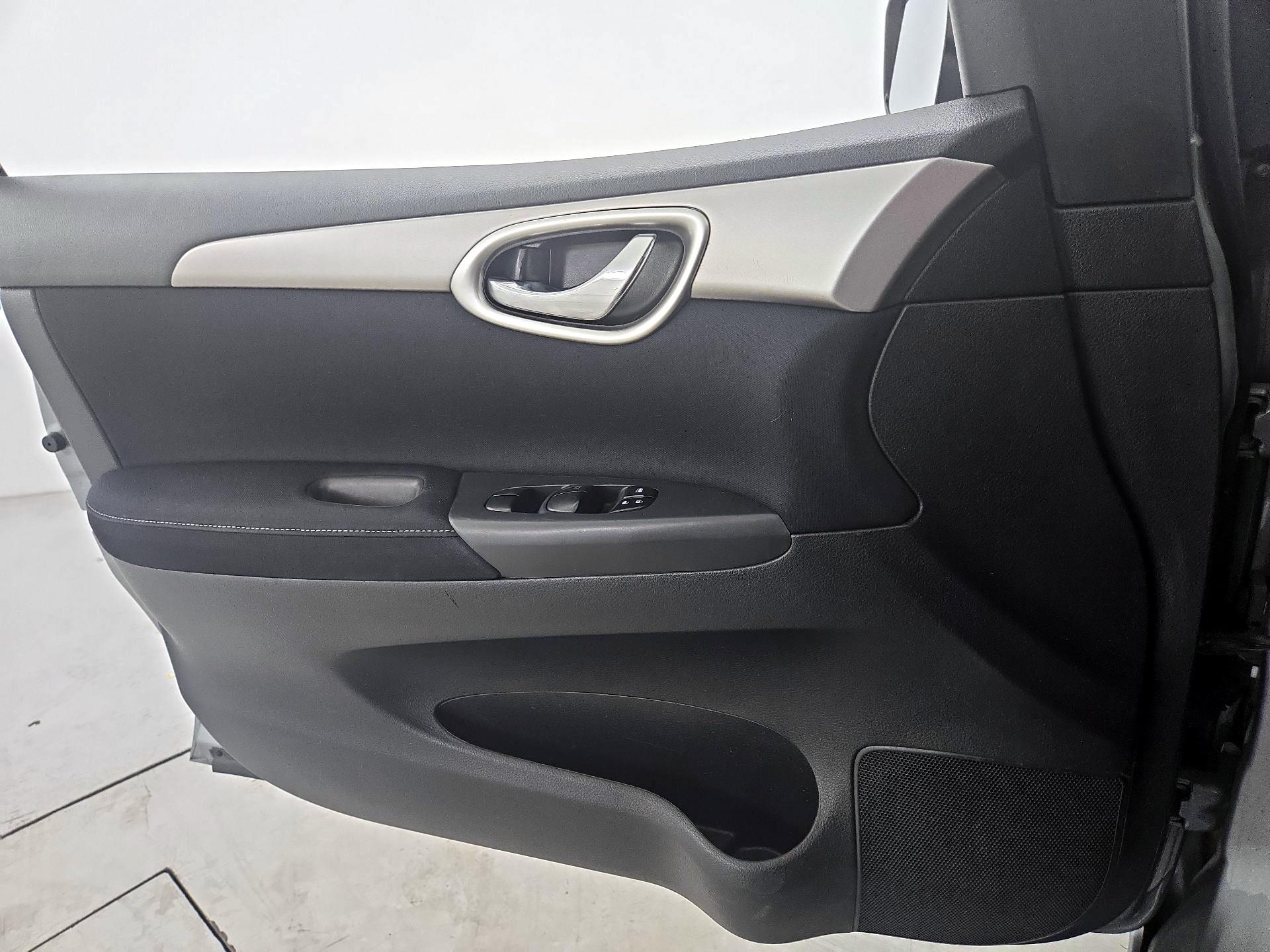 Thumbnail: 2014 Nissan Sentra - 12