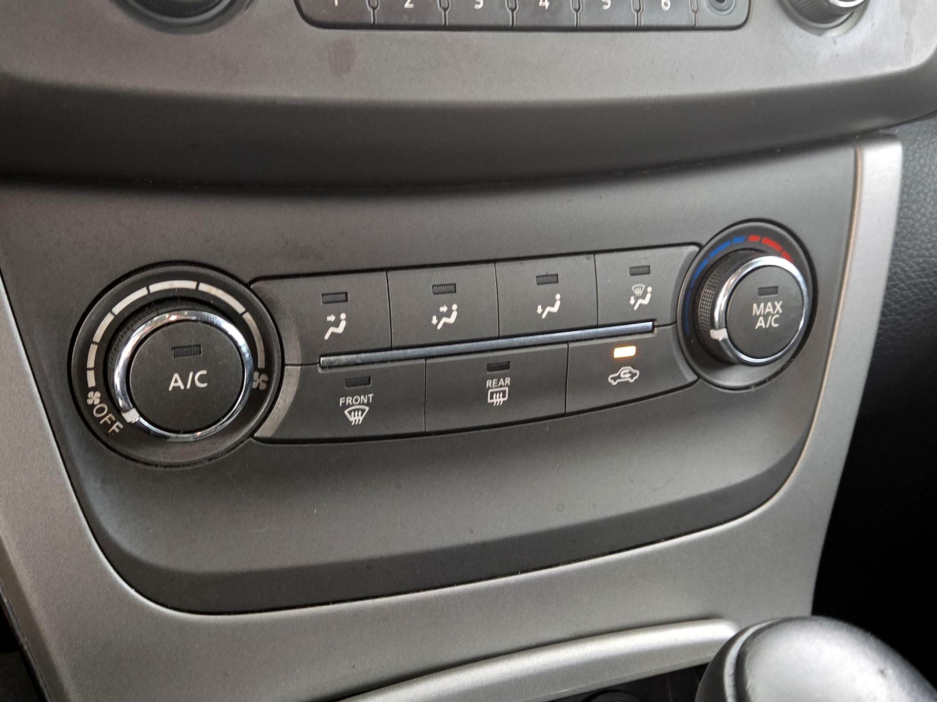 Thumbnail: 2014 Nissan Sentra - 15