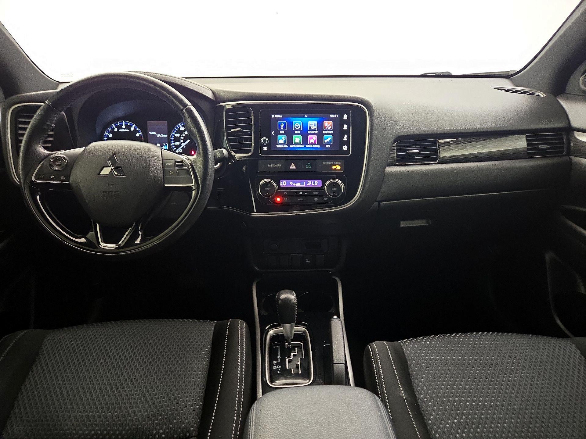 Thumbnail: 2018 Mitsubishi Outlander - 9
