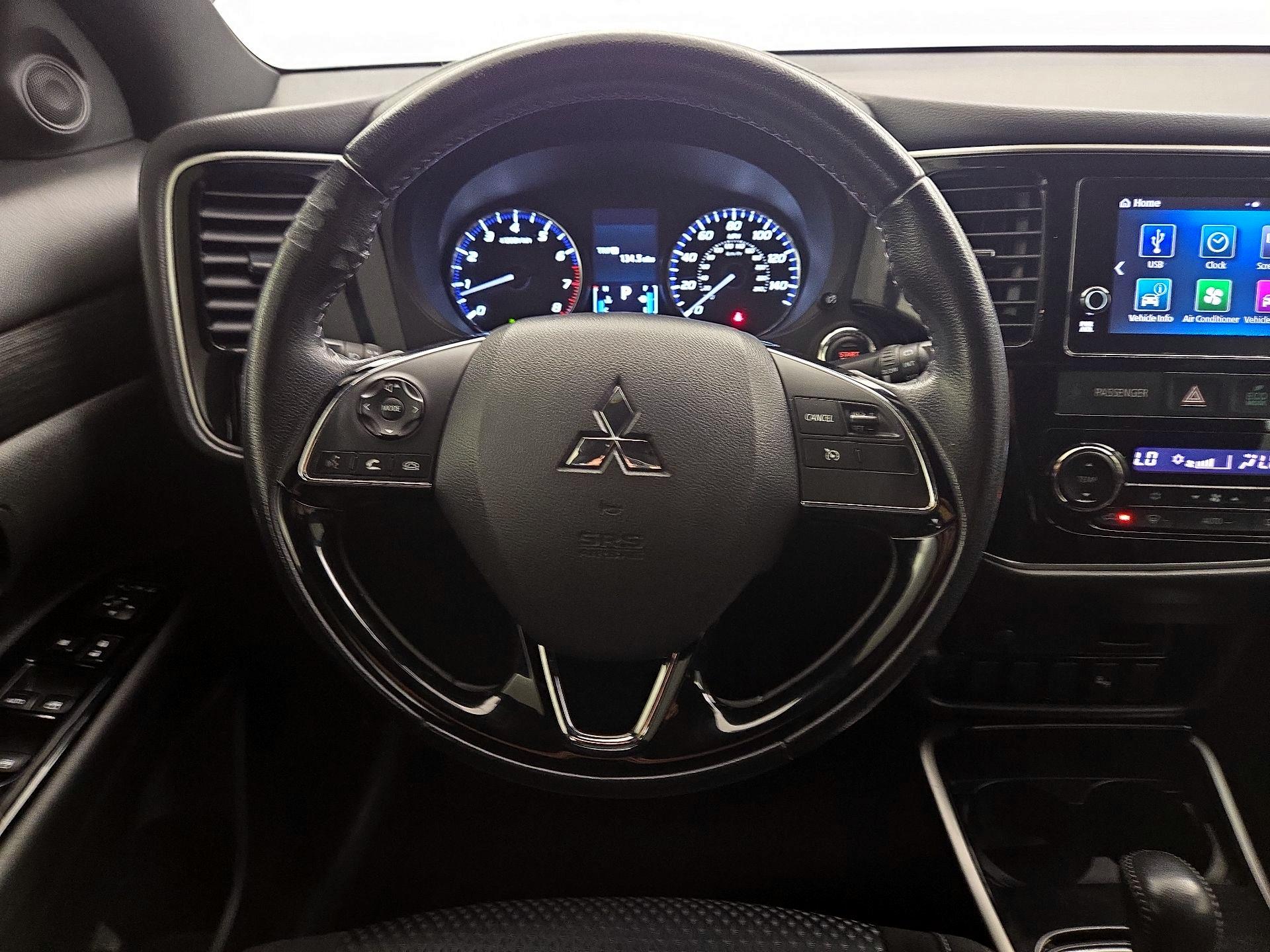 Thumbnail: 2018 Mitsubishi Outlander - 10