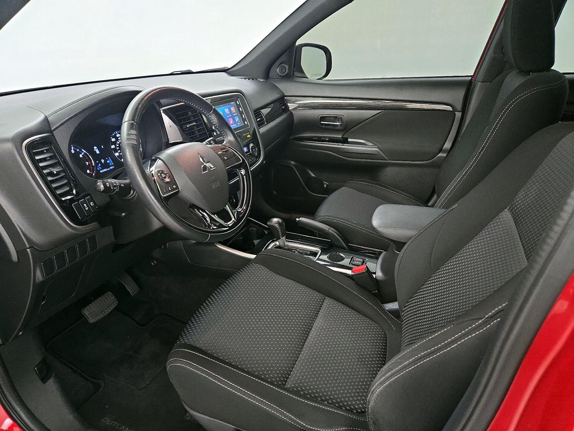 Thumbnail: 2018 Mitsubishi Outlander - 11