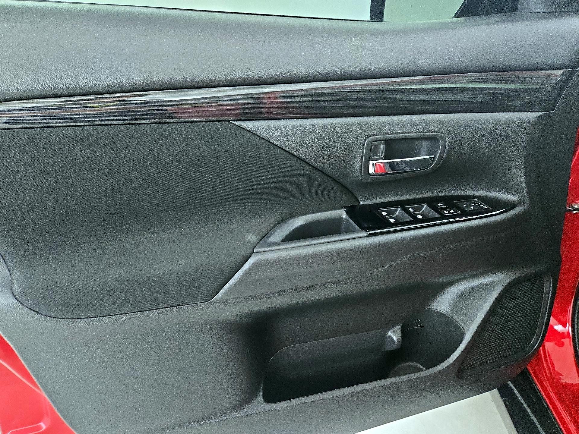 Thumbnail: 2018 Mitsubishi Outlander - 12