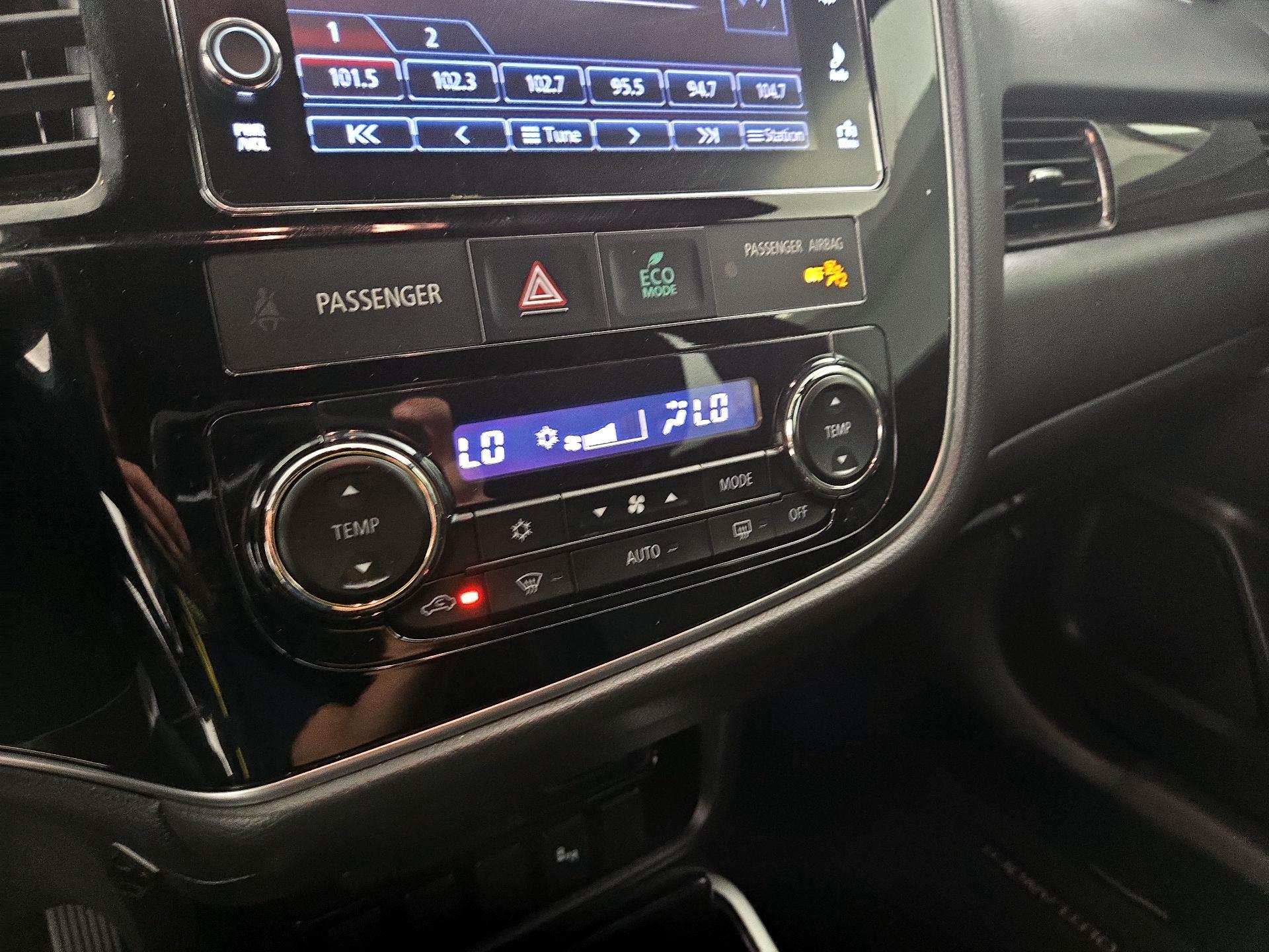 Thumbnail: 2018 Mitsubishi Outlander - 16