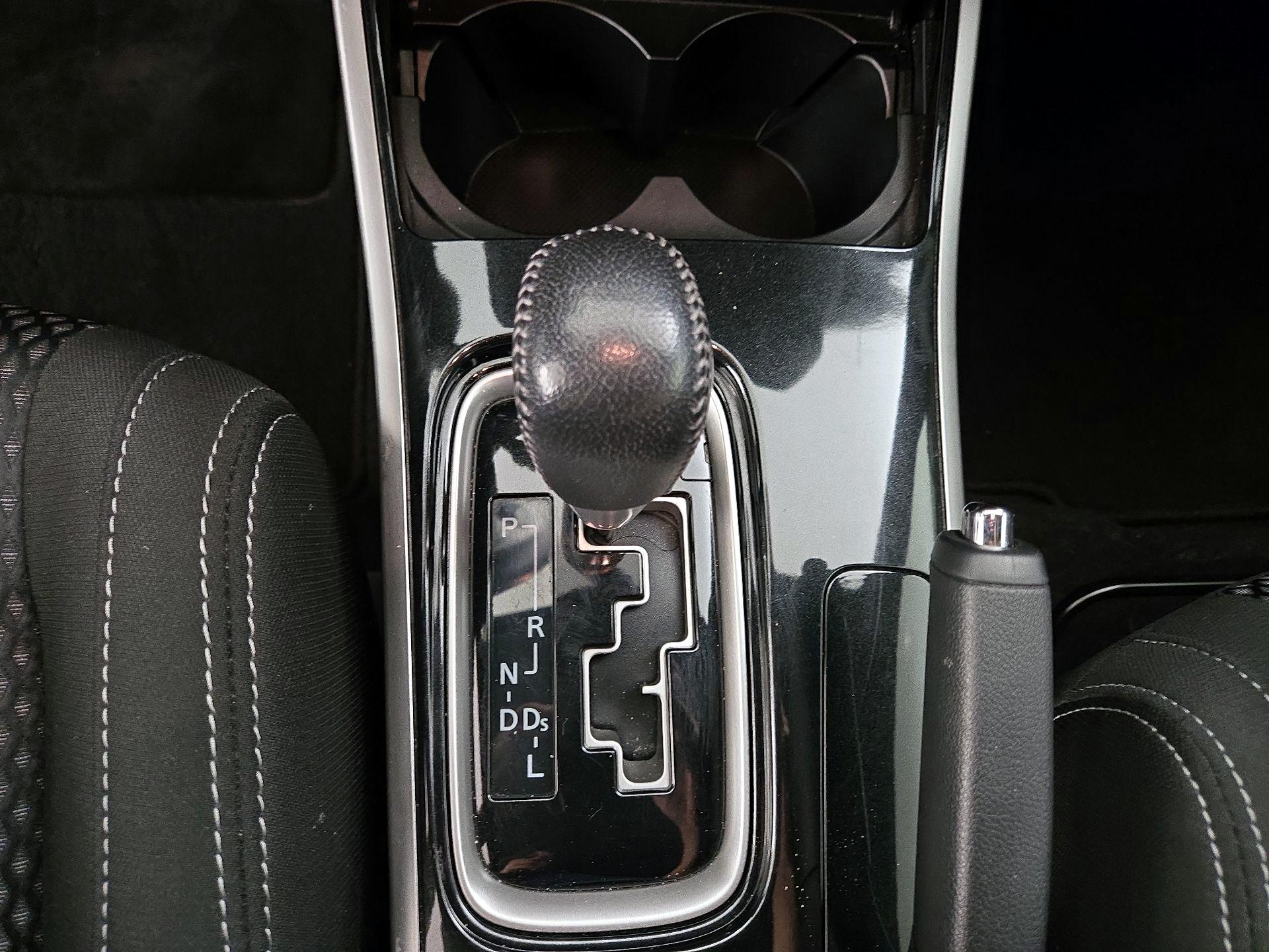 Thumbnail: 2018 Mitsubishi Outlander - 17