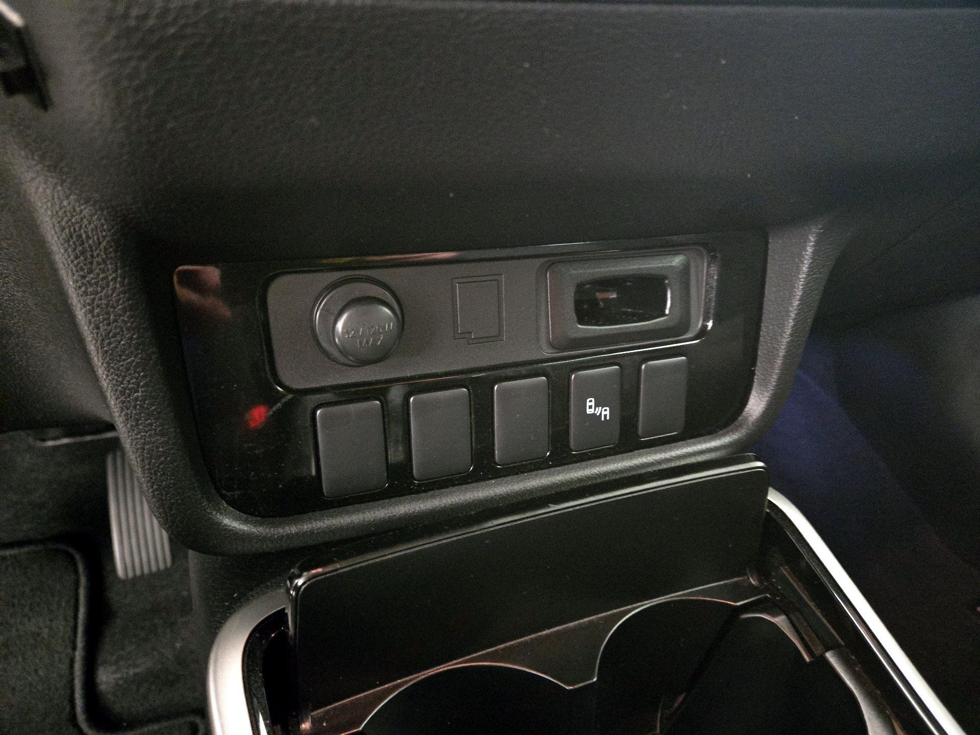 Thumbnail: 2018 Mitsubishi Outlander - 18