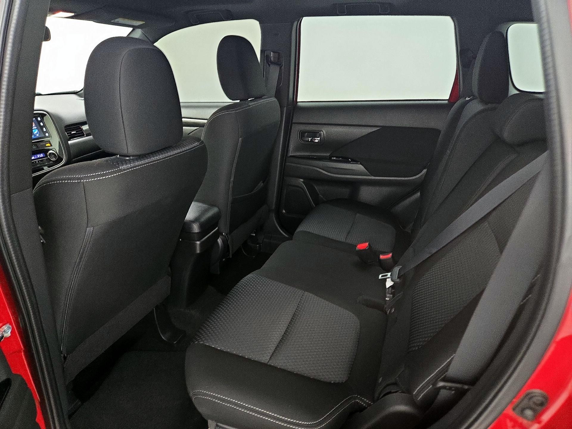 Thumbnail: 2018 Mitsubishi Outlander - 20