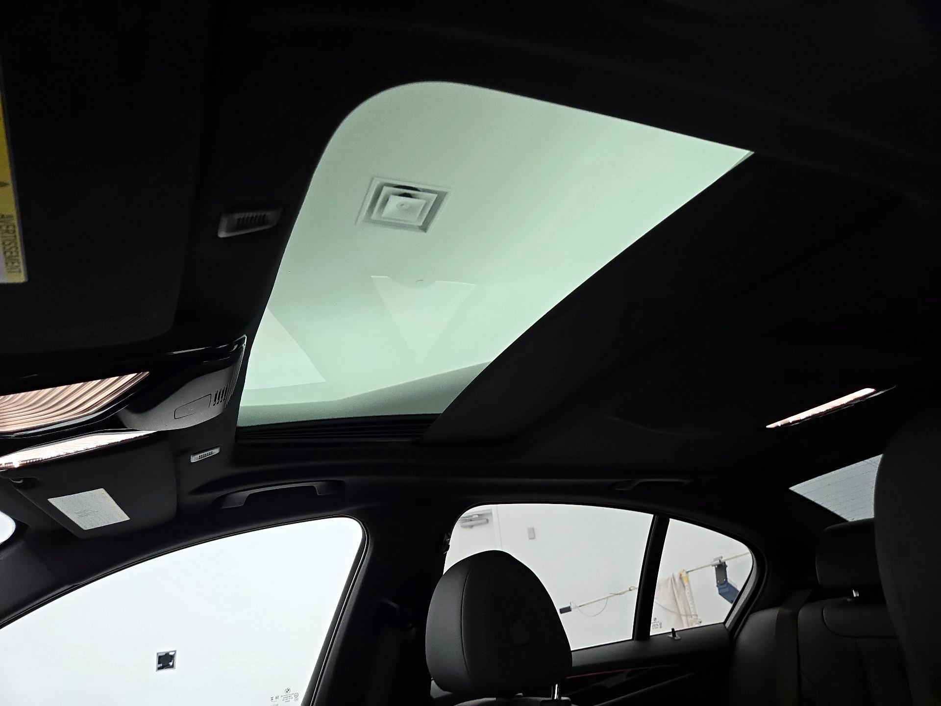 Thumbnail: 2023 BMW 5 Series - 20