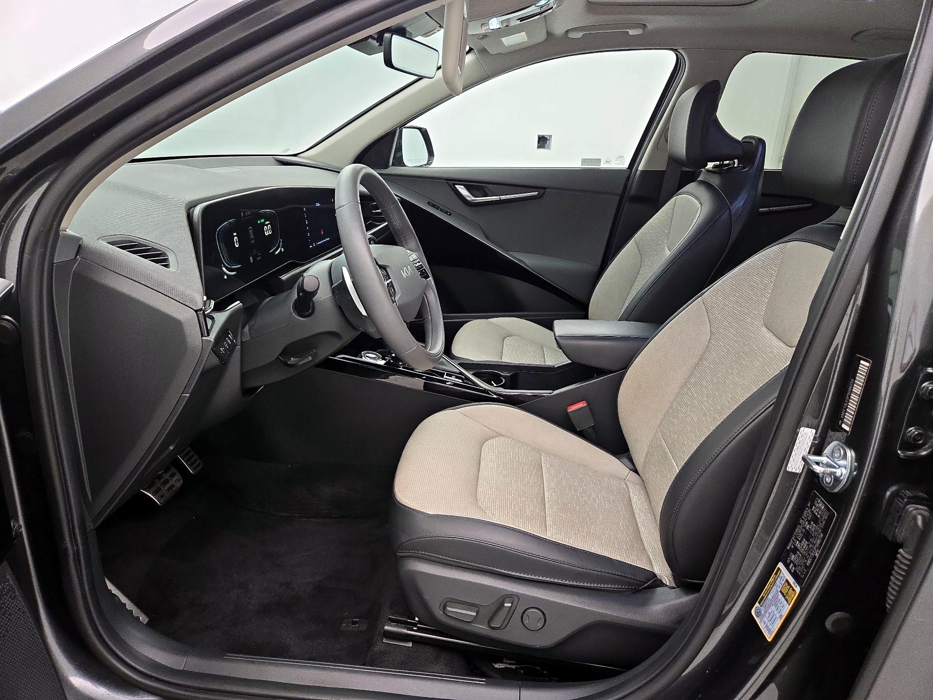 Thumbnail: 2023 Kia Niro - 11