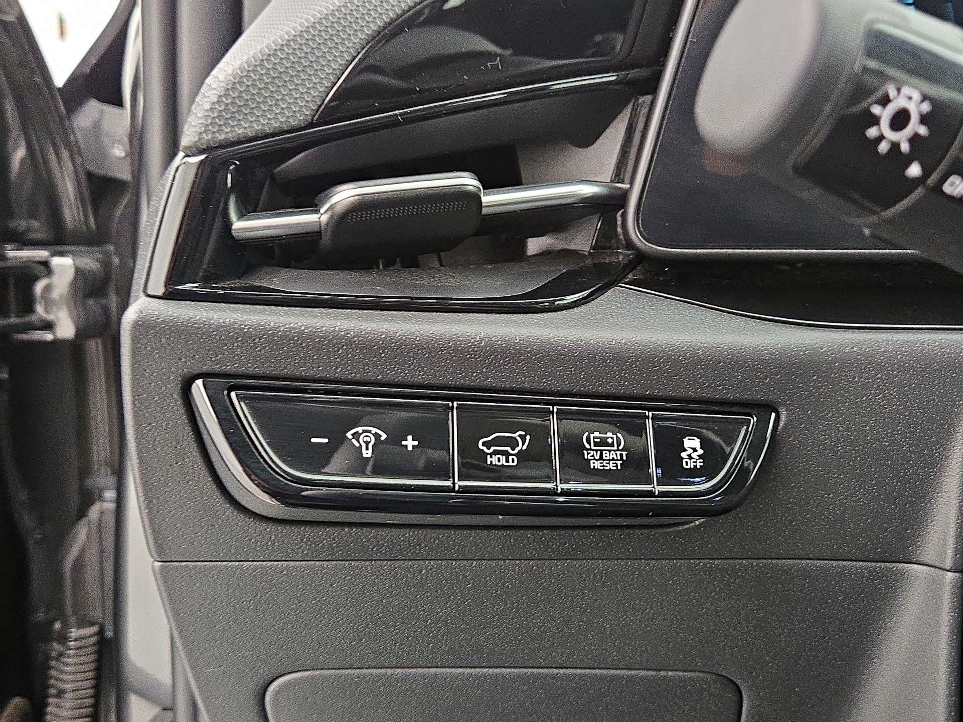 Thumbnail: 2023 Kia Niro - 13