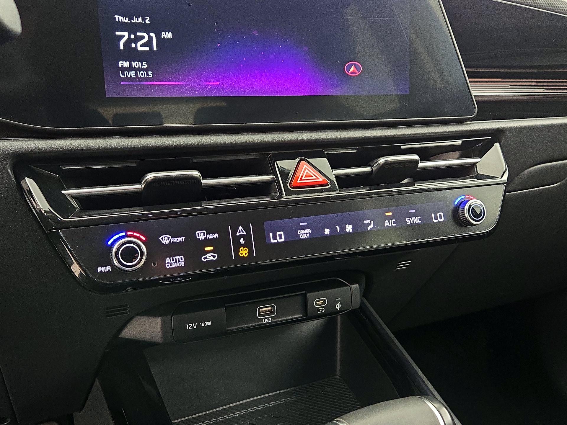 Thumbnail: 2023 Kia Niro - 17