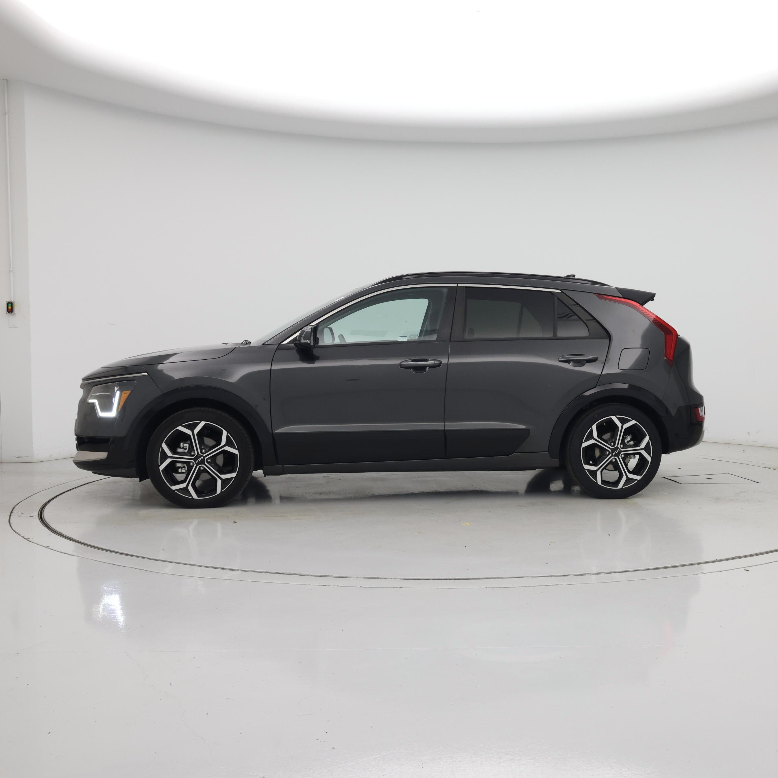 Thumbnail: 2023 Kia Niro - 3