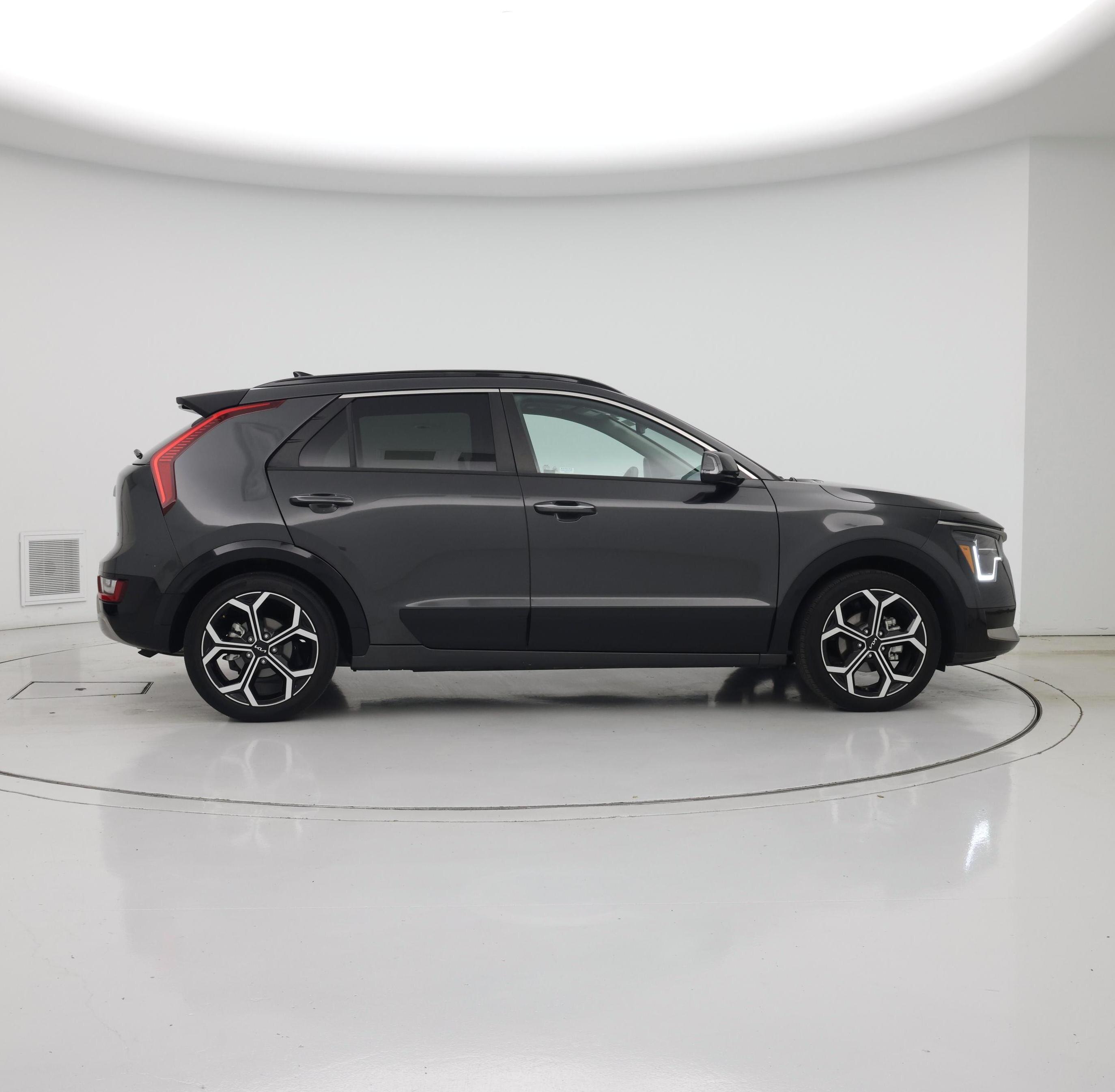 Thumbnail: 2023 Kia Niro - 7