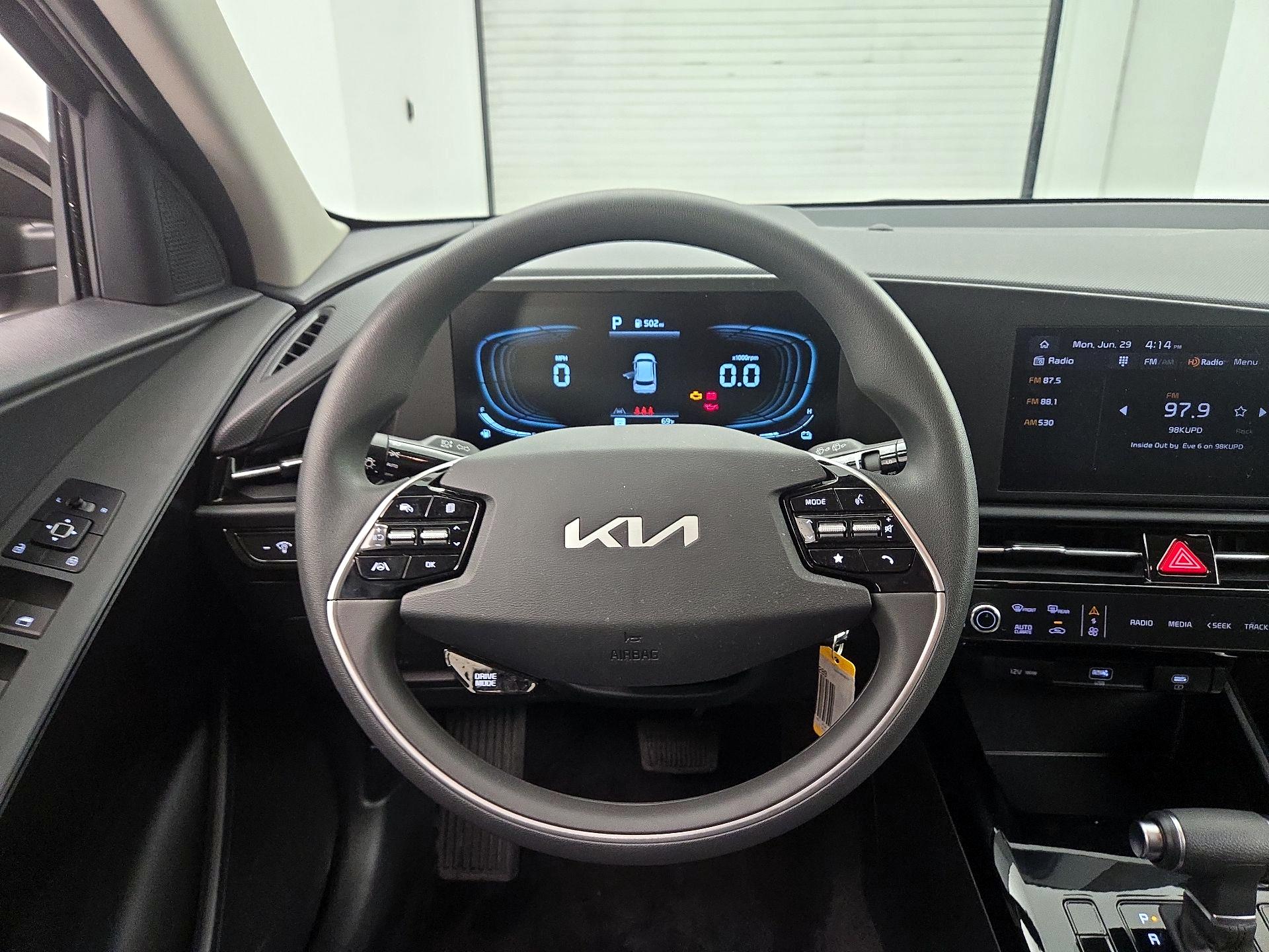 Thumbnail: 2025 Kia Niro - 10