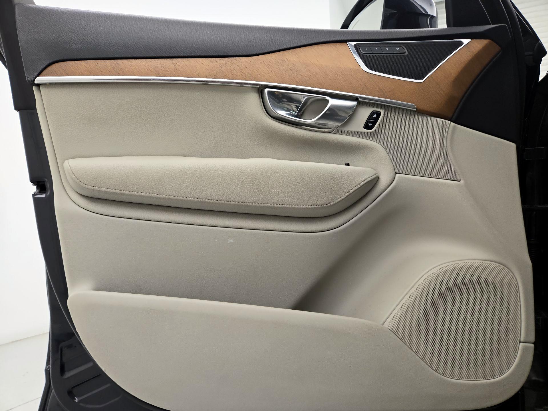 Thumbnail: 2021 Volvo XC90 - 12