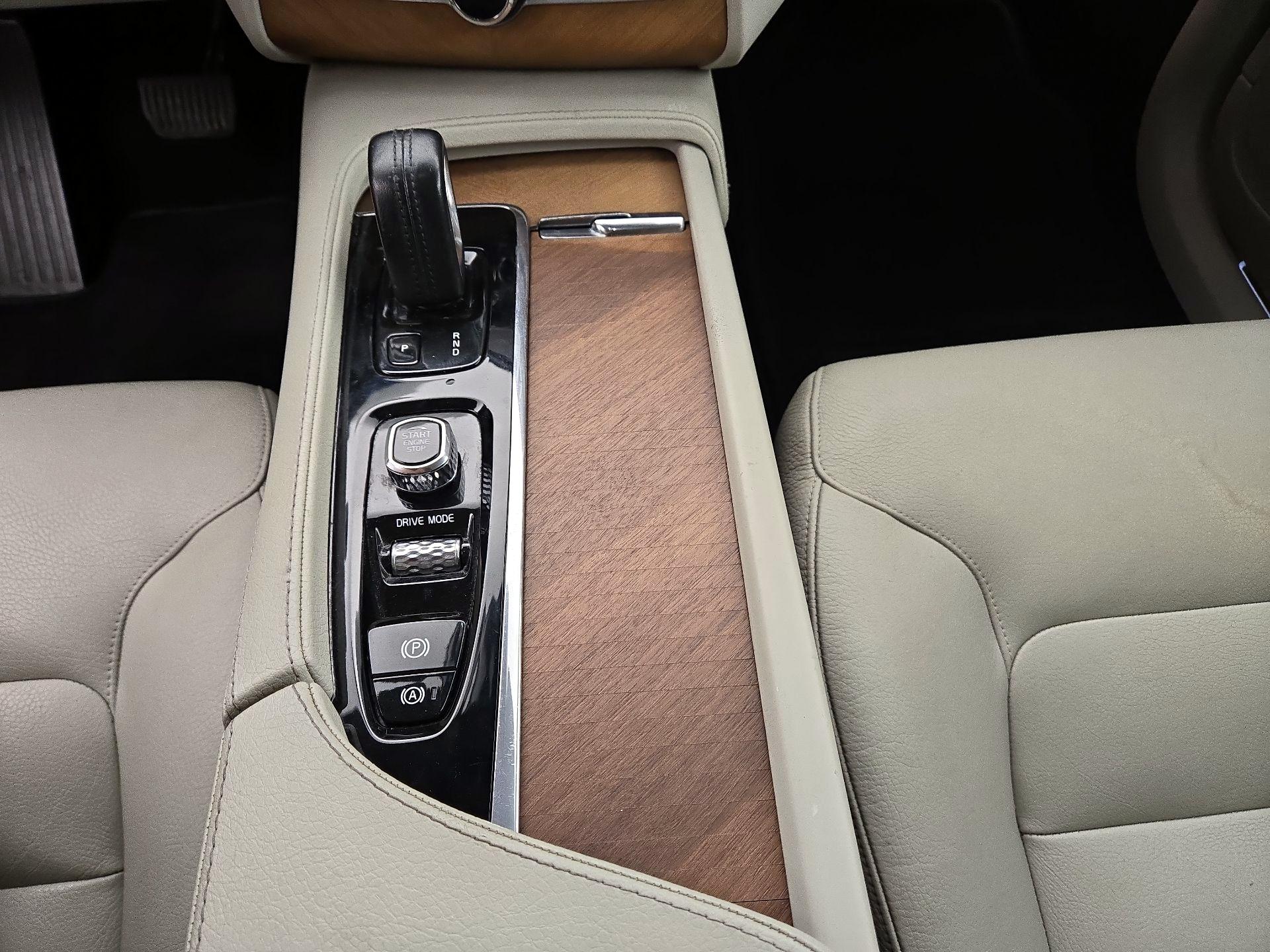 Thumbnail: 2021 Volvo XC90 - 17