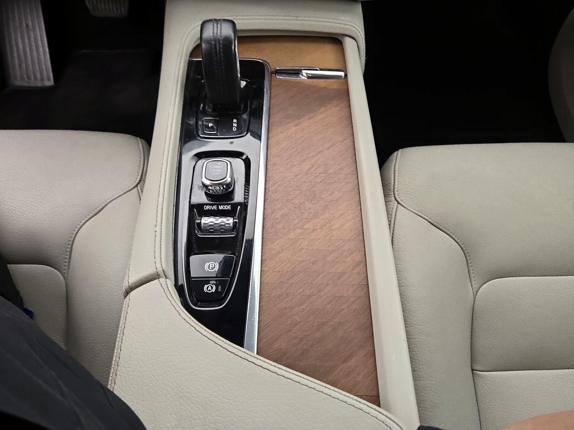 Thumbnail: 2021 Volvo XC90 - 18