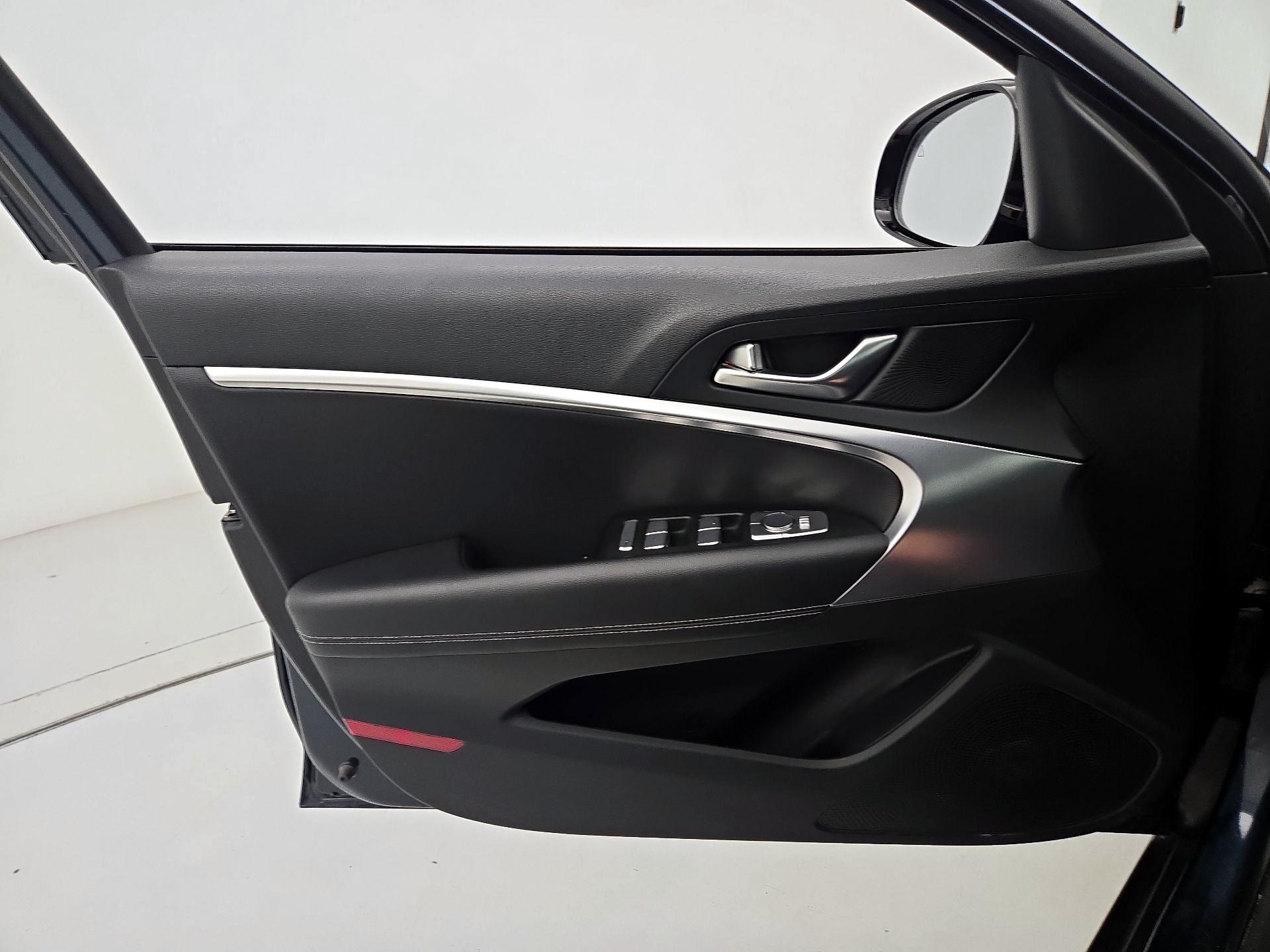 Thumbnail: 2025 Genesis G70 - 12