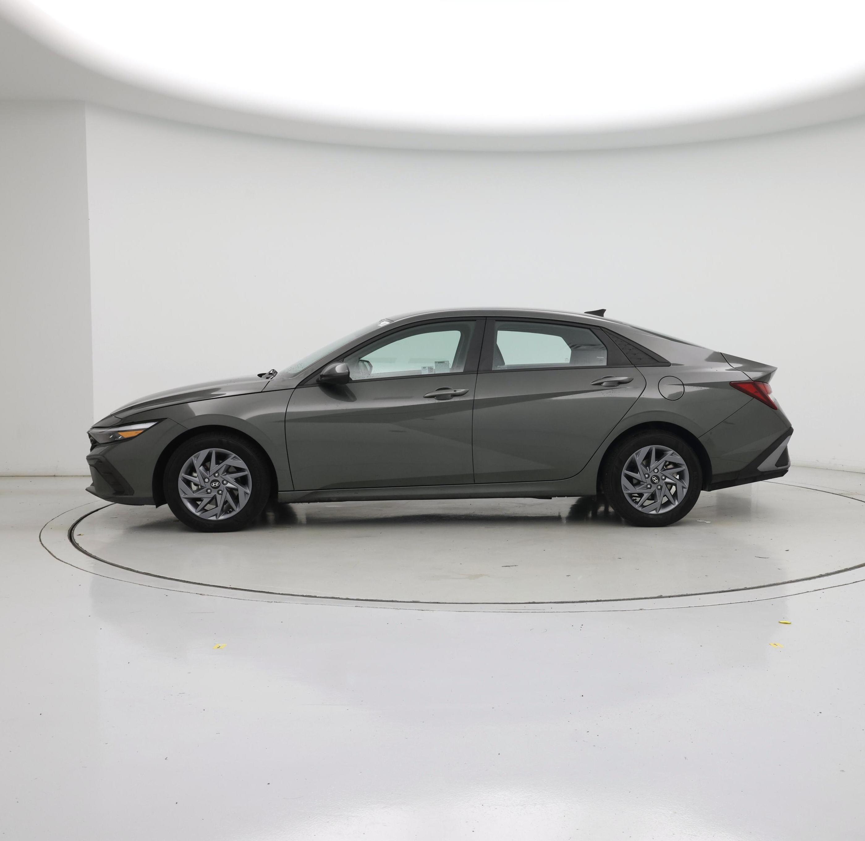 Thumbnail: 2024 Hyundai Elantra - 3
