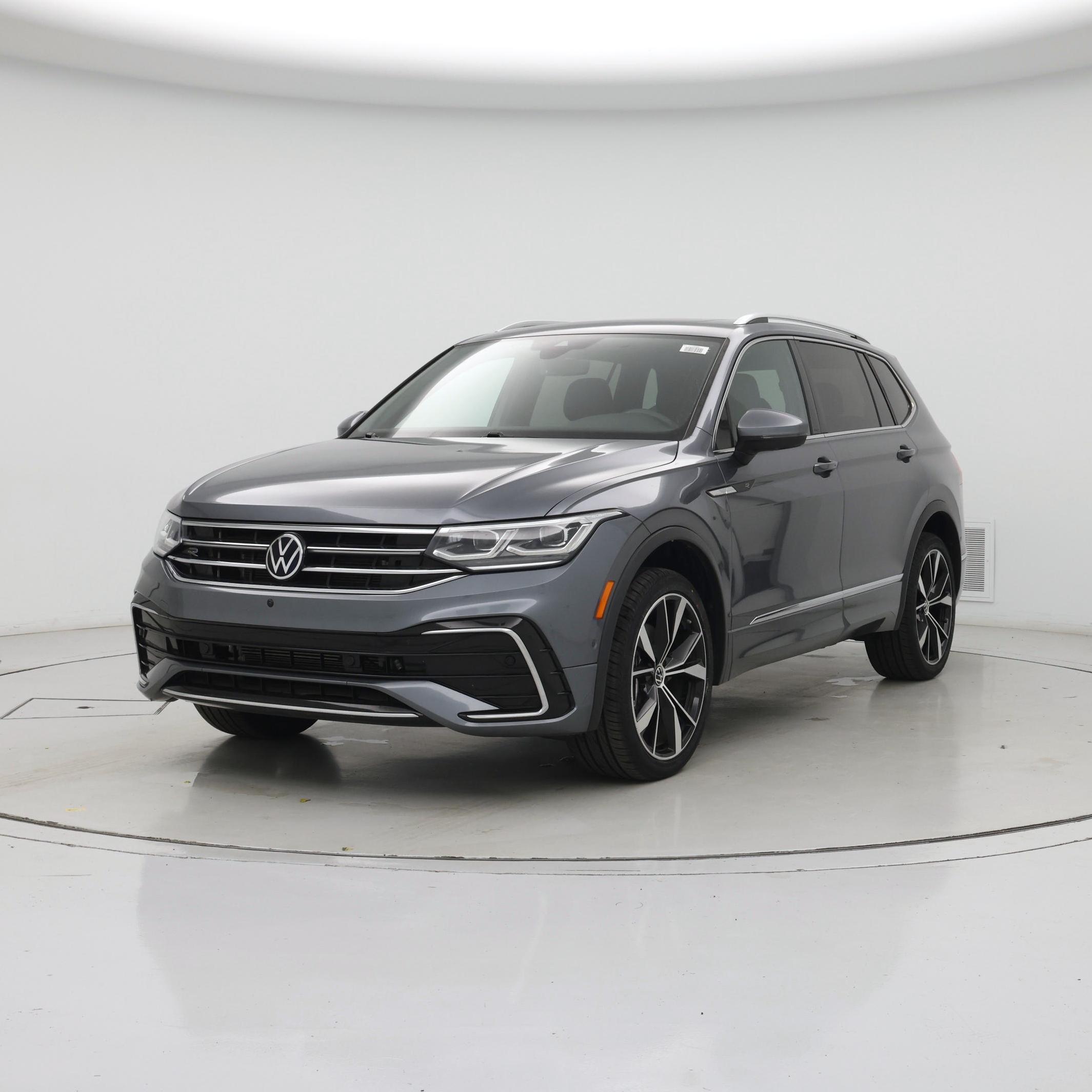 Thumbnail: 2022 Volkswagen Tiguan - 4