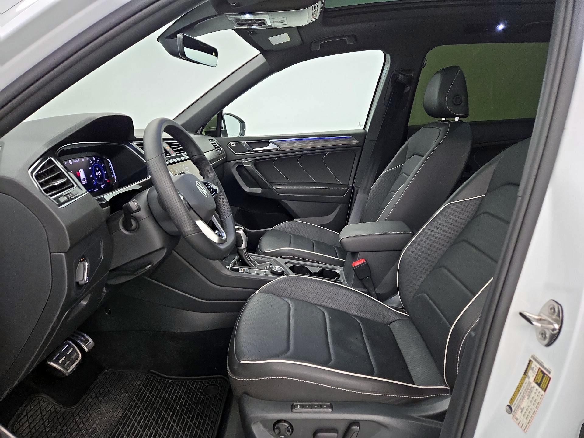 Thumbnail: 2022 Volkswagen Tiguan - 11