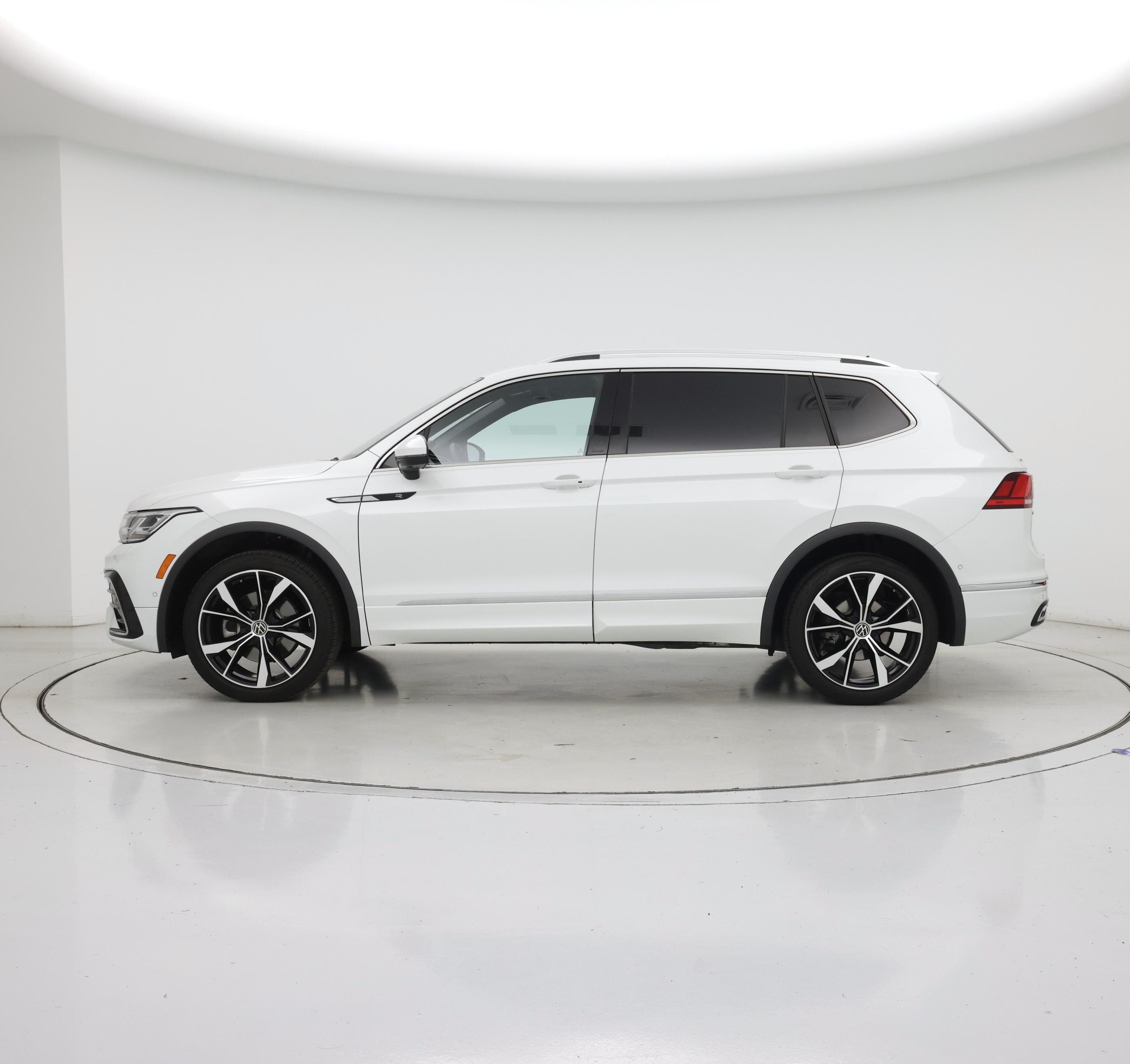 Thumbnail: 2022 Volkswagen Tiguan - 3