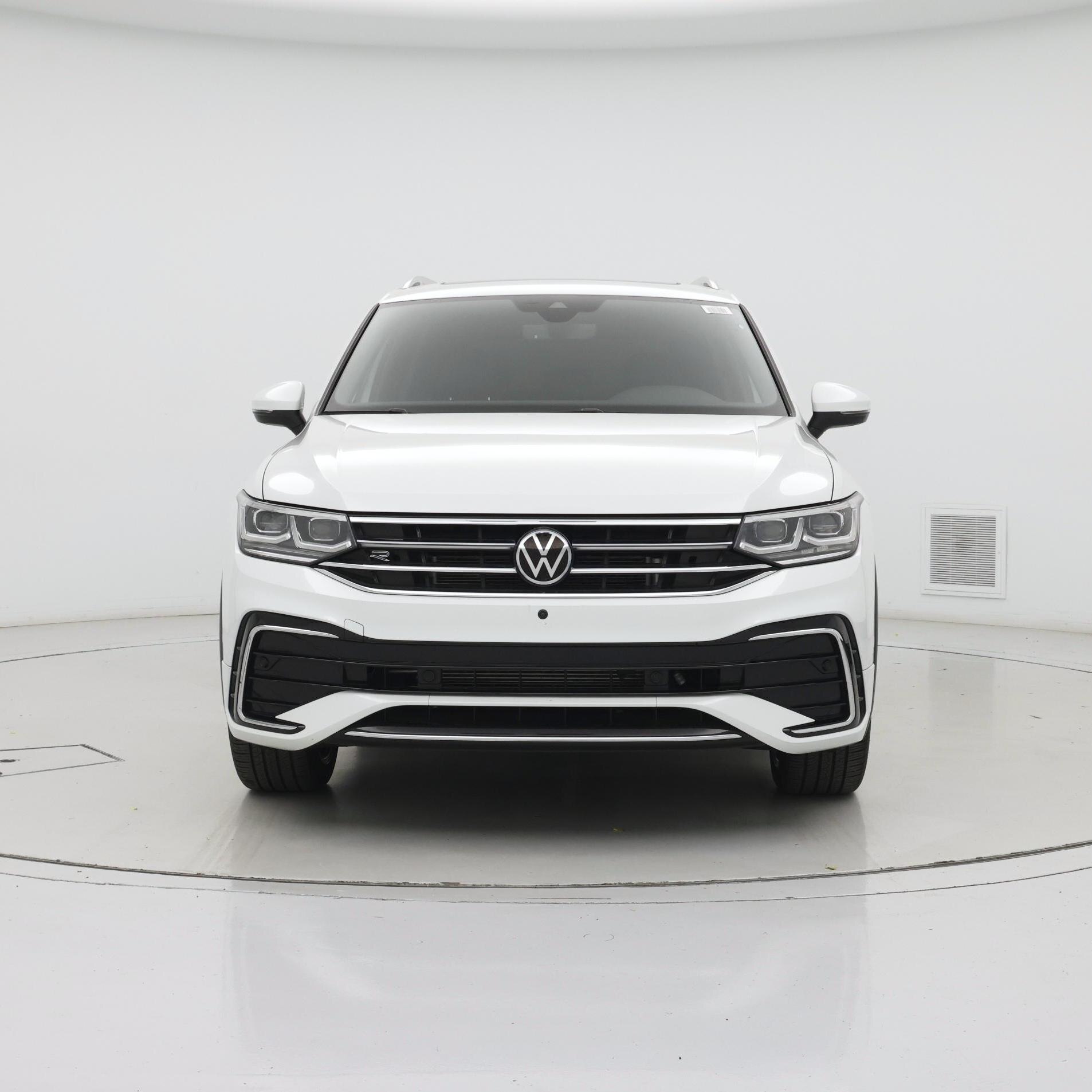 Thumbnail: 2022 Volkswagen Tiguan - 5