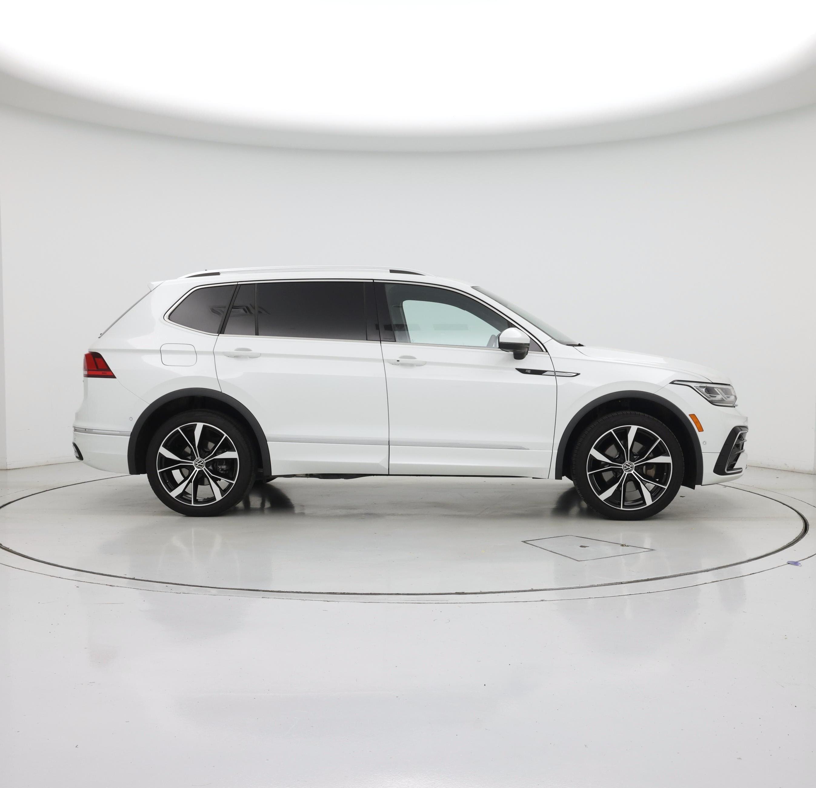 Thumbnail: 2022 Volkswagen Tiguan - 7